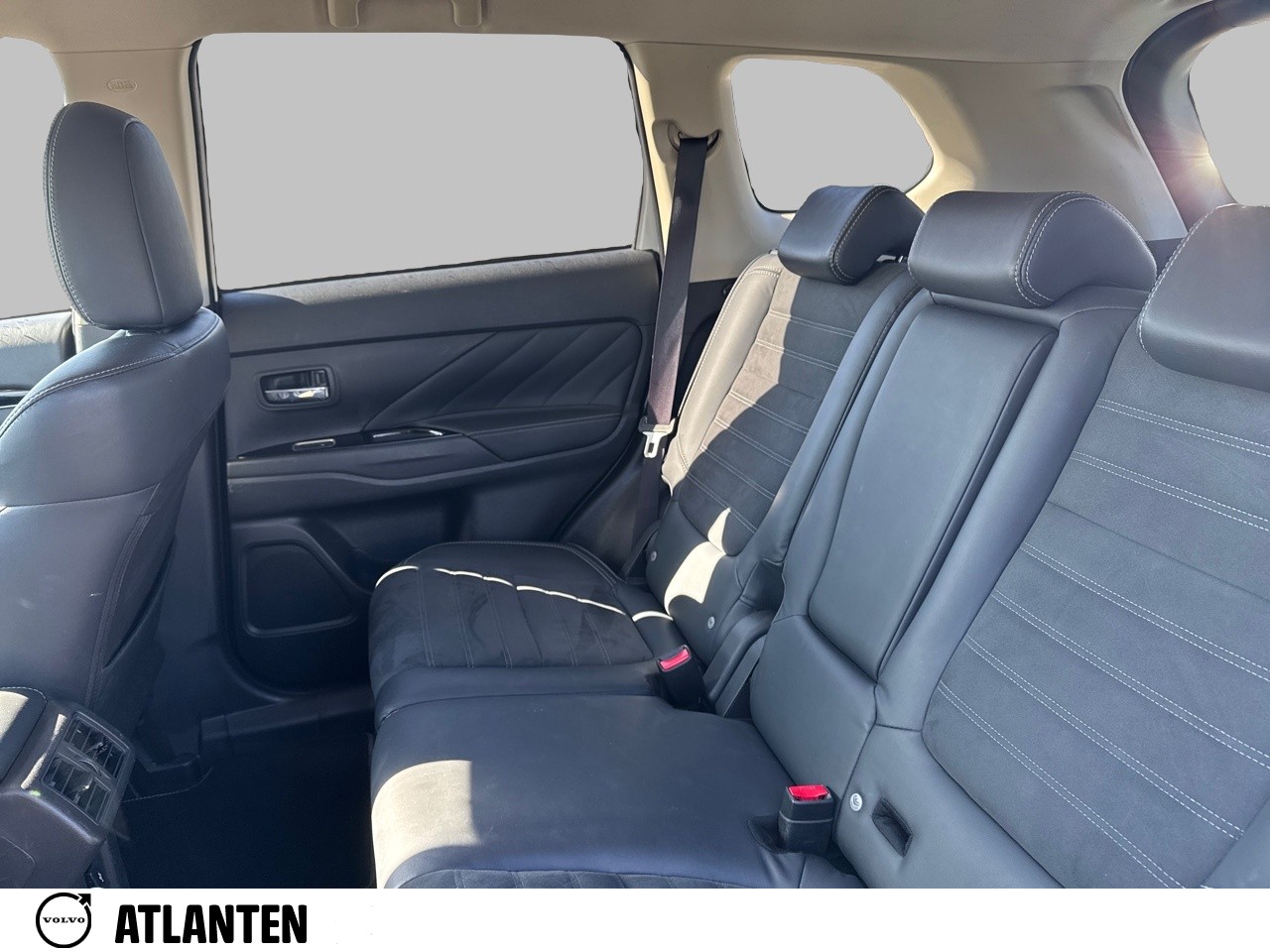 MITSUBISHI Outlander 2.4l PHEV Twin Motor 4WD Business - Véhicule Occasion - Océane Auto MITSUBISHI Outlander 2.4l PHEV Twin Motor 4WD Business - Véhicule Occasion Océane Auto
