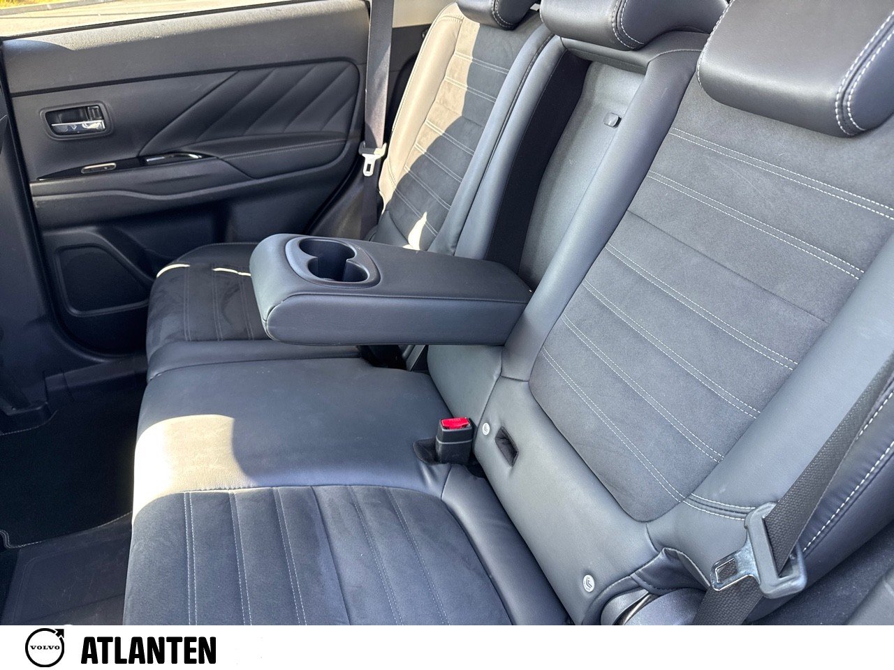 MITSUBISHI Outlander 2.4l PHEV Twin Motor 4WD Business - Véhicule Occasion - Océane Auto MITSUBISHI Outlander 2.4l PHEV Twin Motor 4WD Business - Véhicule Occasion Océane Auto