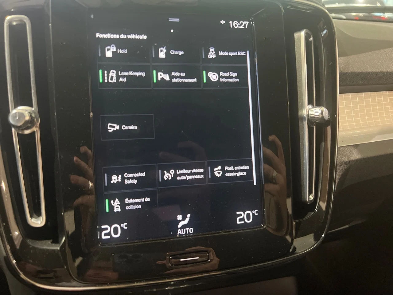 VOLVO XC40 BUSINESS XC40 T4 Recharge 129+82 ch DCT7 - Véhicule Occasion - Océane Auto VOLVO XC40 BUSINESS XC40 T4 Recharge 129+82 ch DCT7 - Véhicule Occasion Océane Auto
