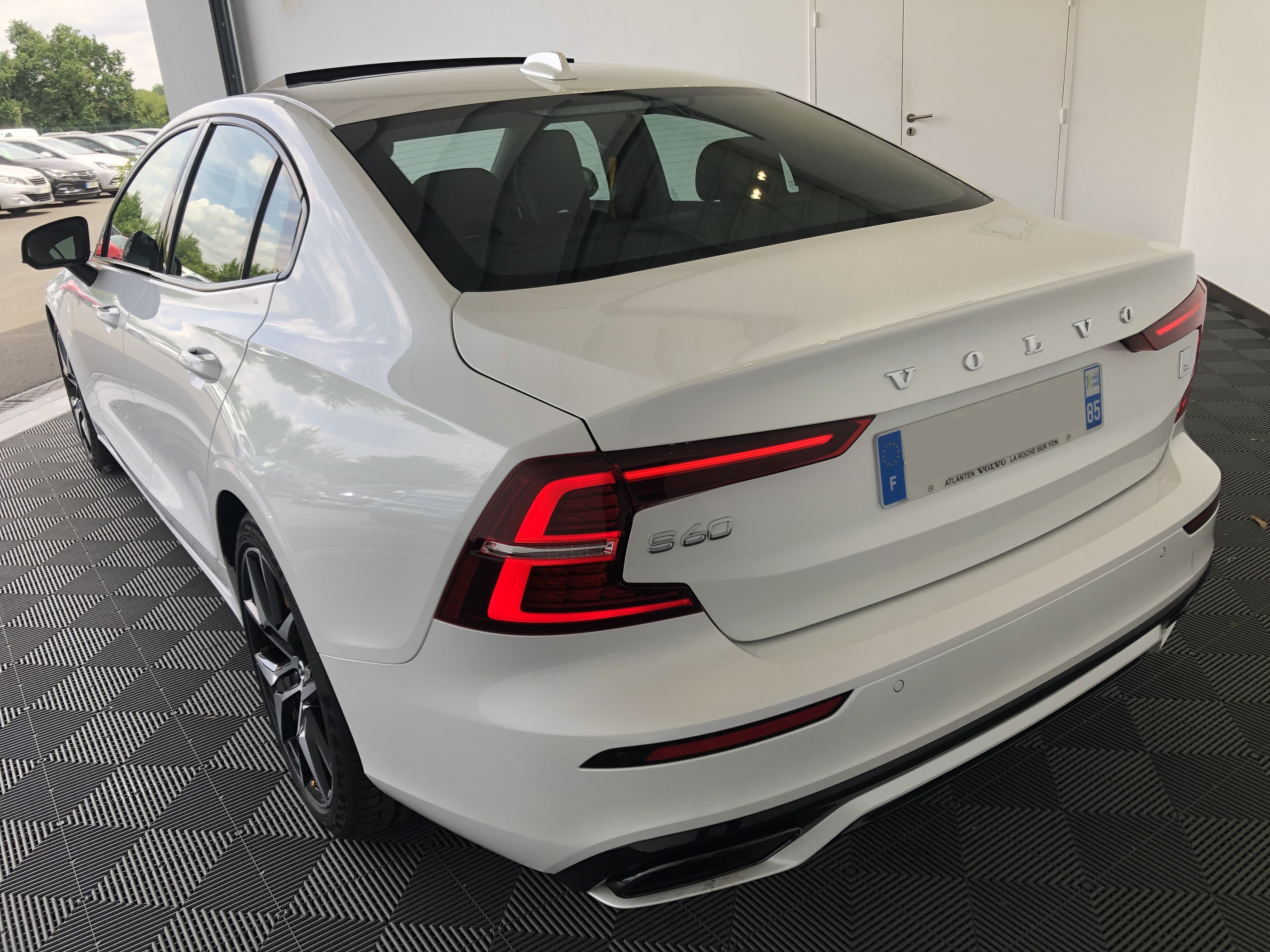 VOLVO S60 S60 T8 Twin Engine 318 + 87 ch Geartronic 8 - Véhicule Occasion - Océane Auto VOLVO S60 S60 T8 Twin Engine 318 + 87 ch Geartronic 8 - Véhicule Occasion Océane Auto