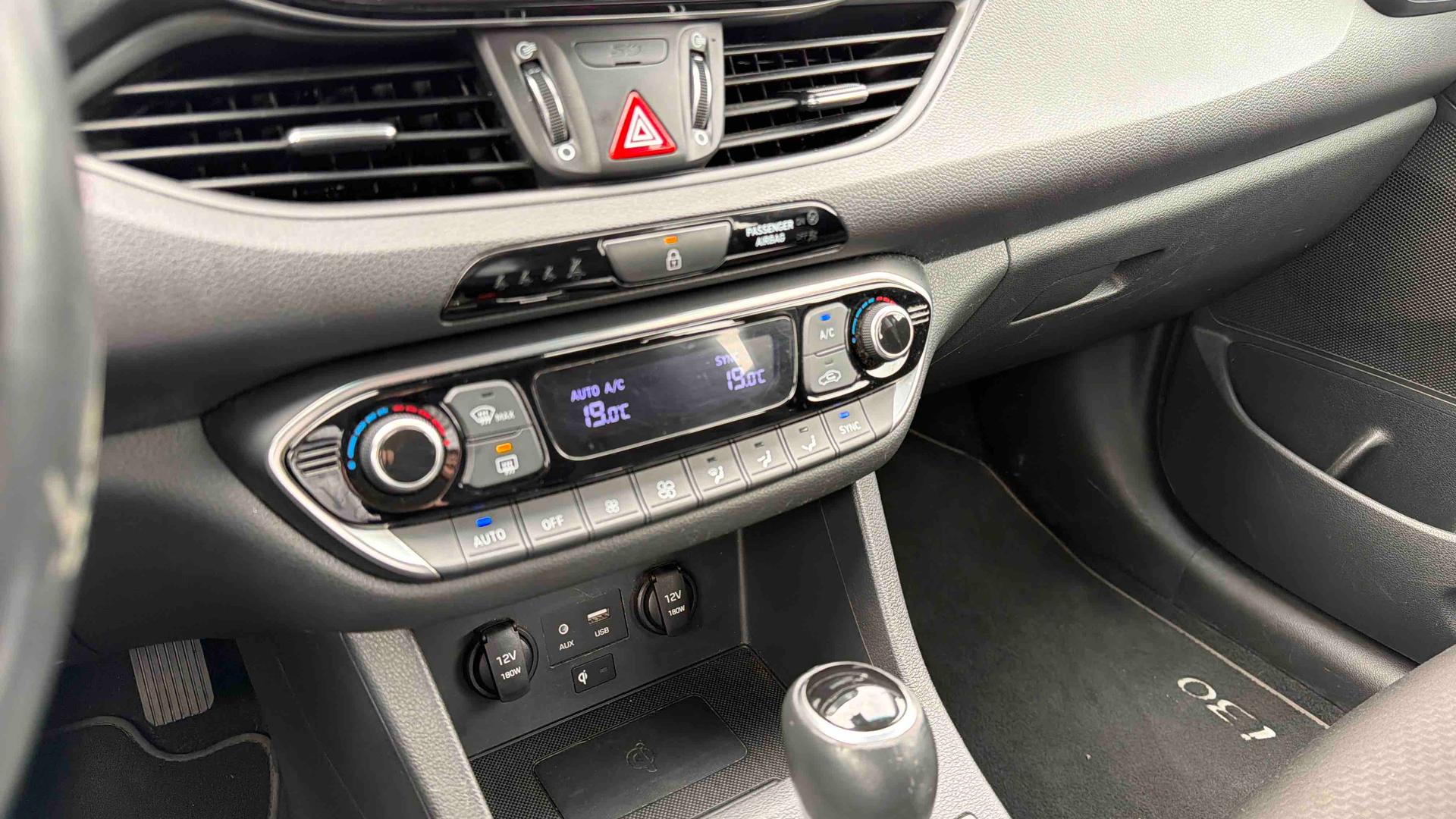 HYUNDAI i30 SW 1.6 CRDi 115 DCT-7 Business - Véhicule Occasion Océane Auto