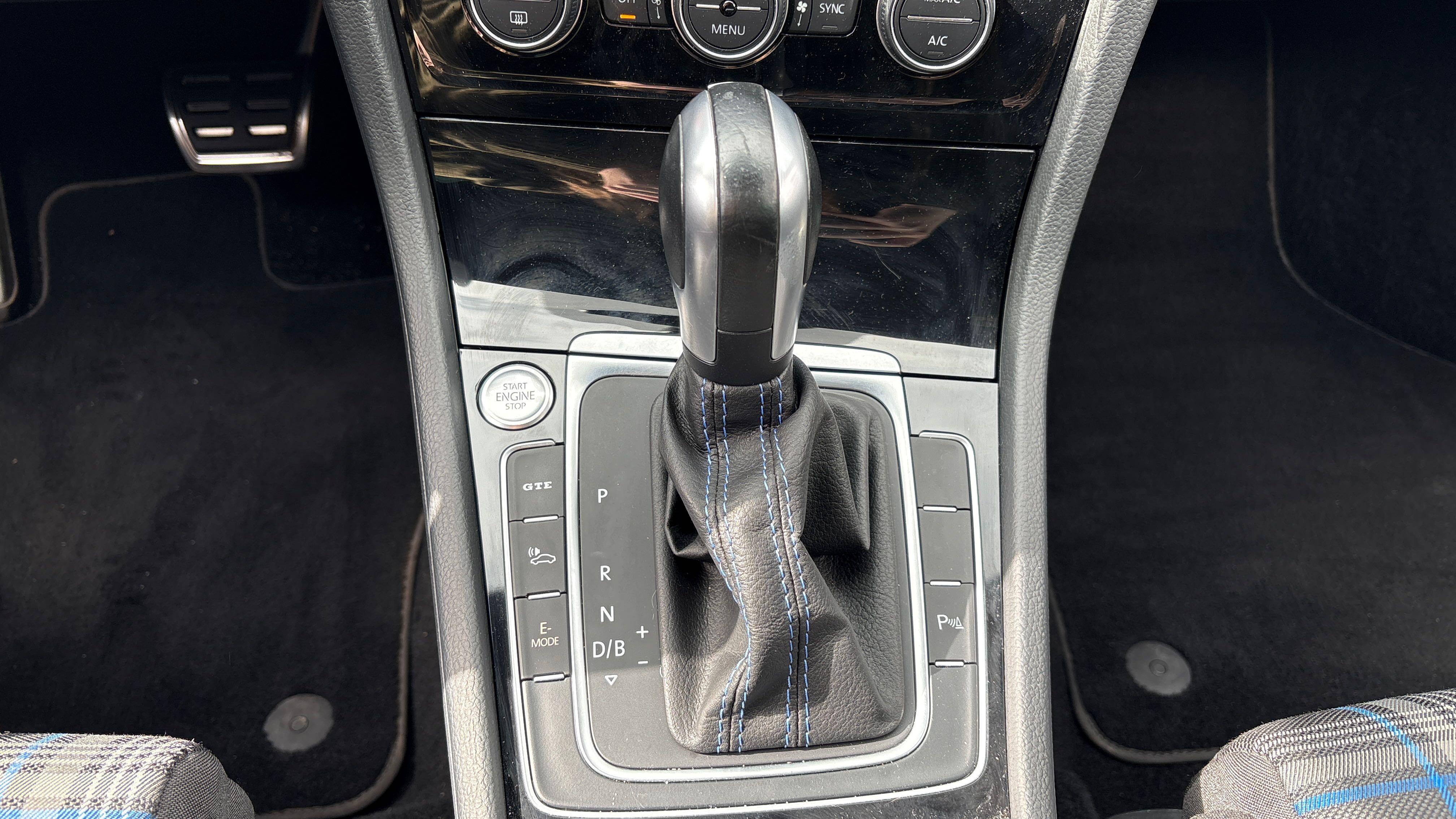 VOLKSWAGEN Golf Hybride Rechargeable 1.4 TSI 204 DSG6 GTE - Véhicule Occasion Océane Auto