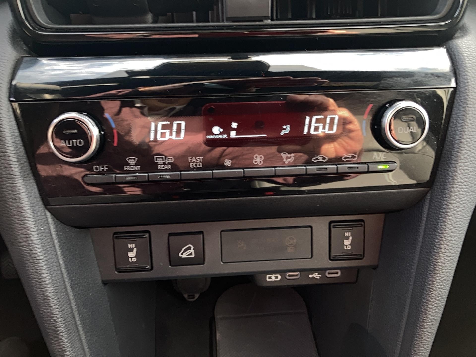 TOYOTA Yaris Cross Hybride 130h AWD-i Premiere - Véhicule Occasion - Océane Auto TOYOTA Yaris Cross Hybride 130h AWD-i Premiere - Véhicule Occasion Océane Auto