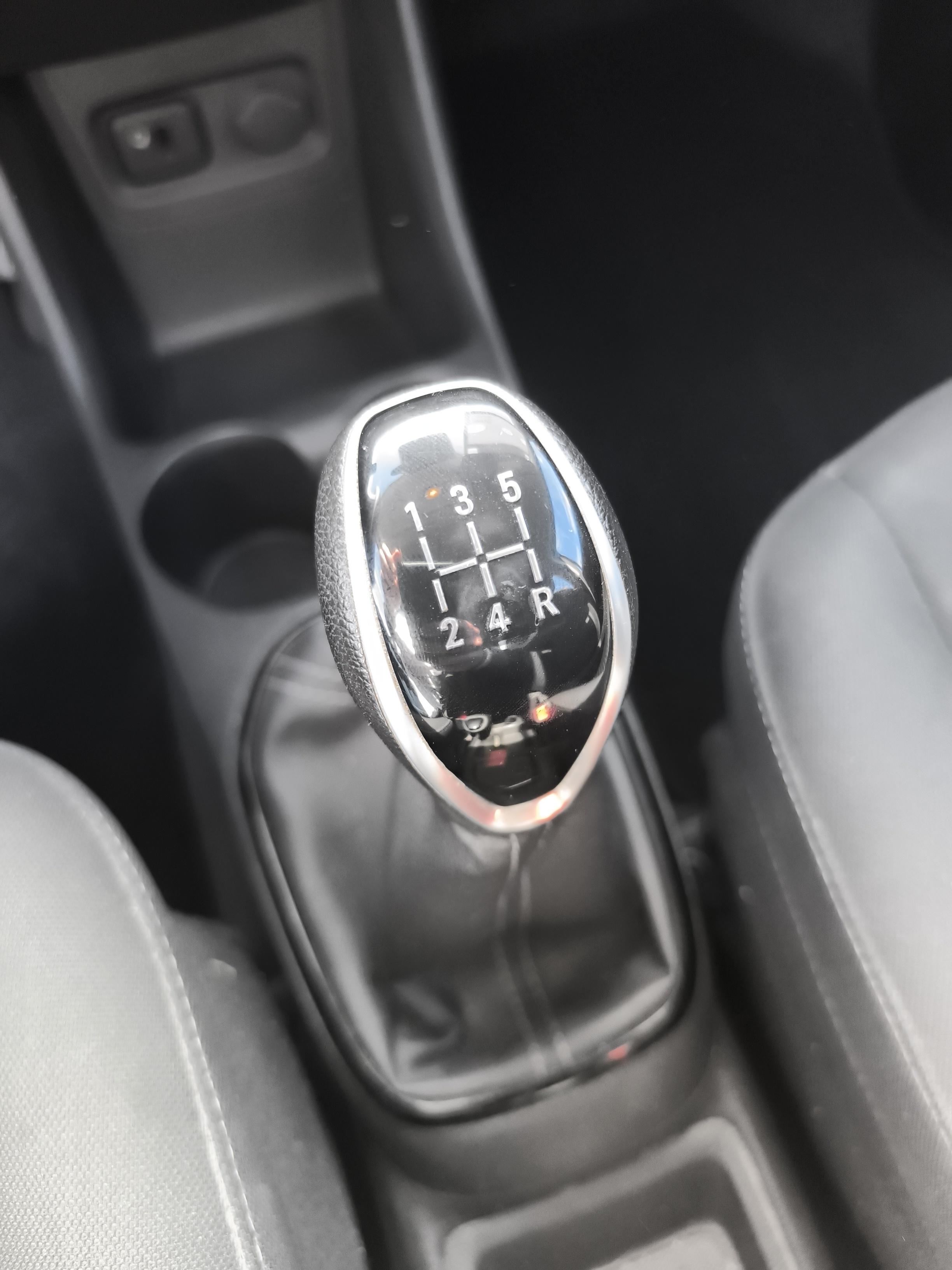 OPEL Karl 1.0 - 75 ch Cosmo - Véhicule Occasion Océane Auto