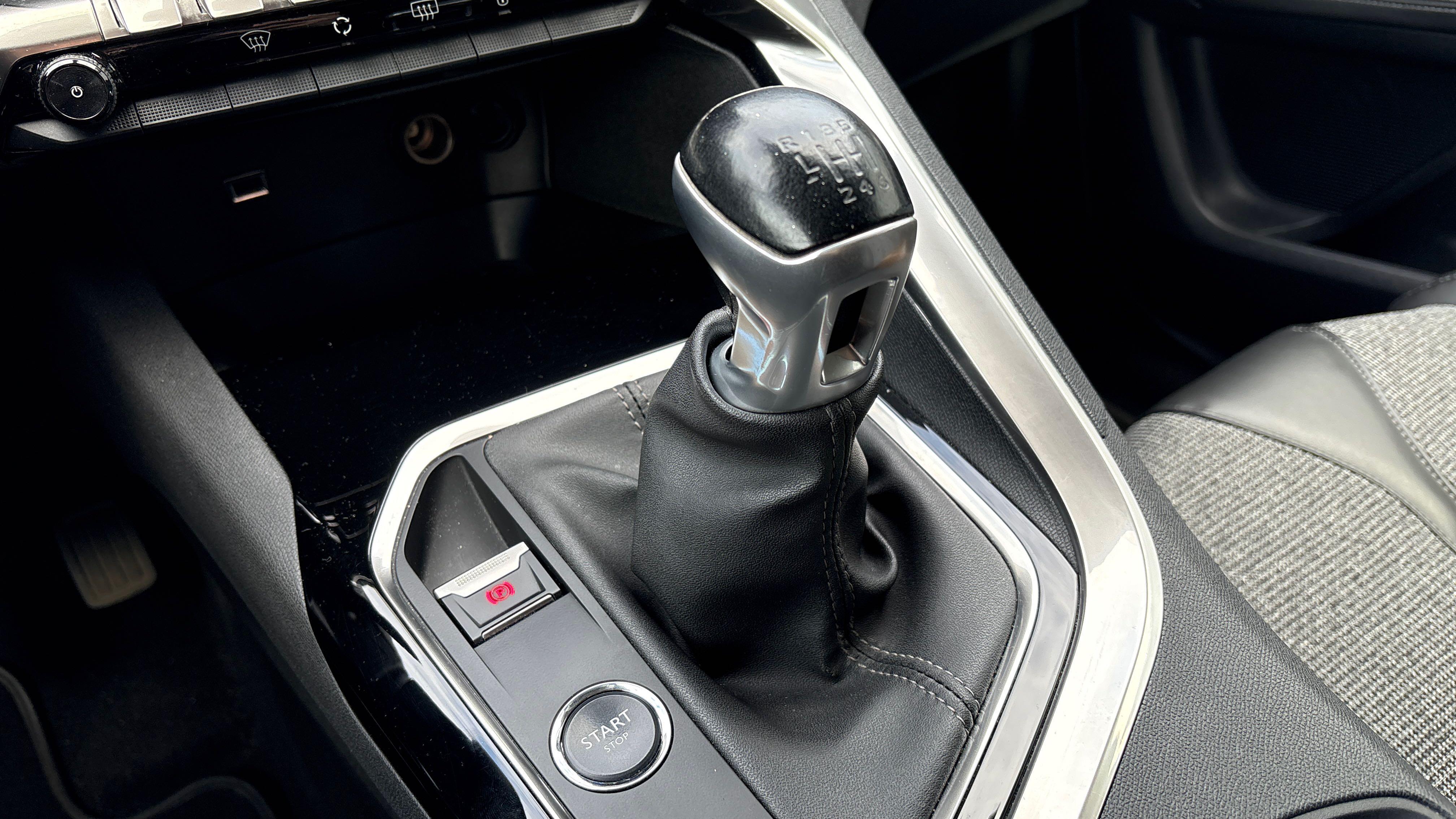 PEUGEOT 3008 BlueHDi 130ch S&S BVM6 Allure - Véhicule Occasion Océane Auto