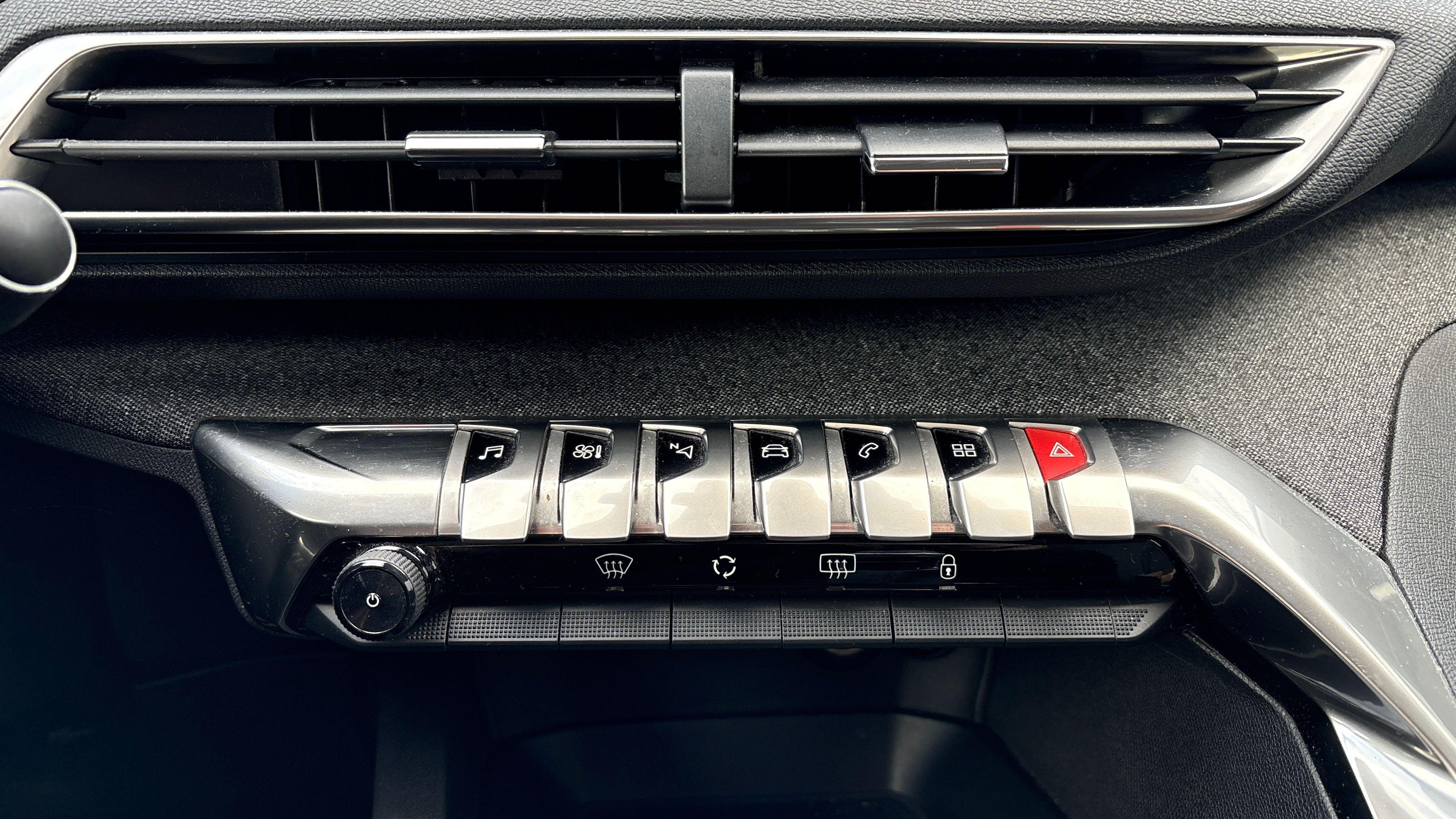 PEUGEOT 3008 BlueHDi 130ch S&S BVM6 Allure - Véhicule Occasion Océane Auto