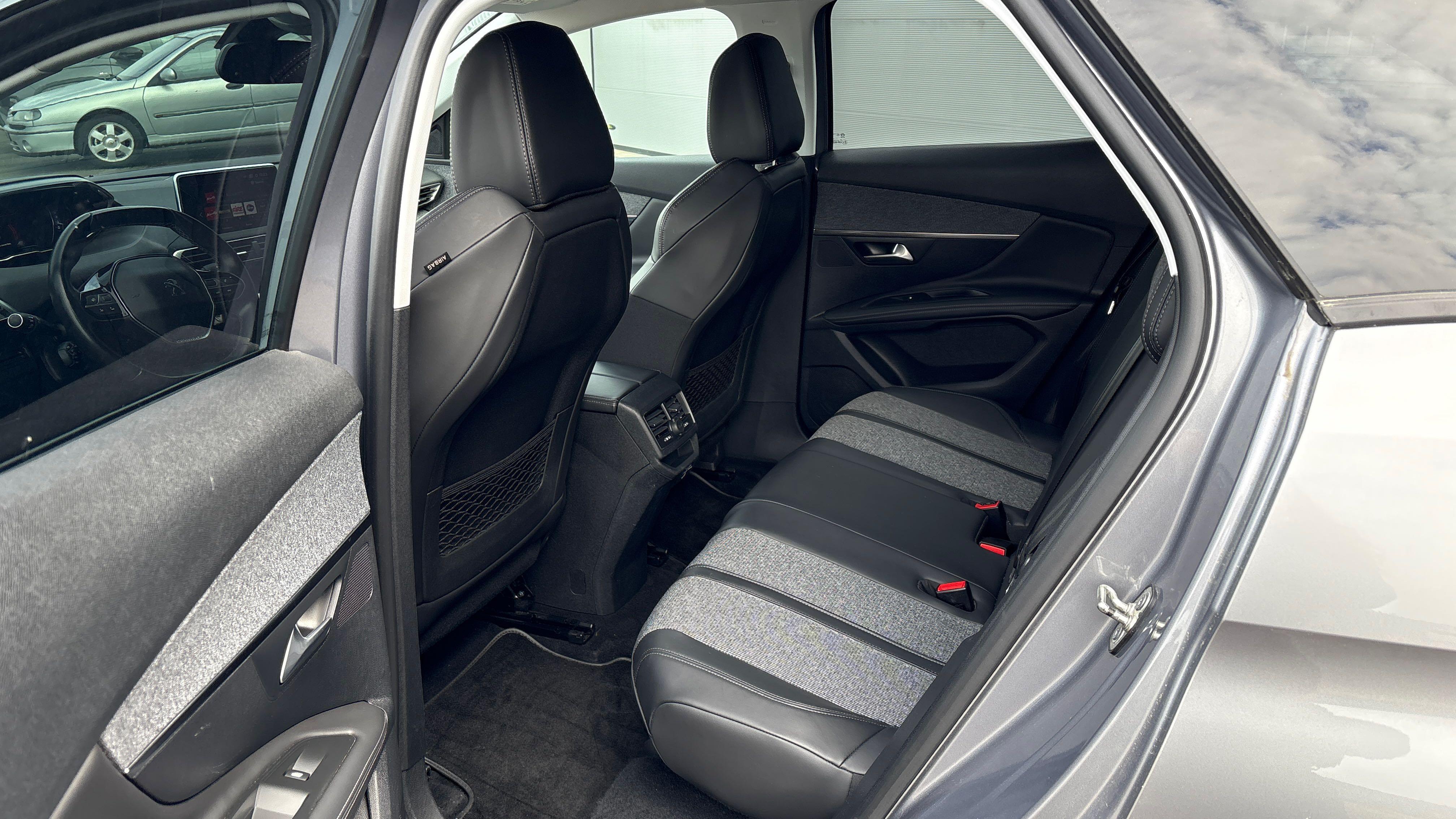 PEUGEOT 3008 BlueHDi 130ch S&S BVM6 Allure - Véhicule Occasion Océane Auto