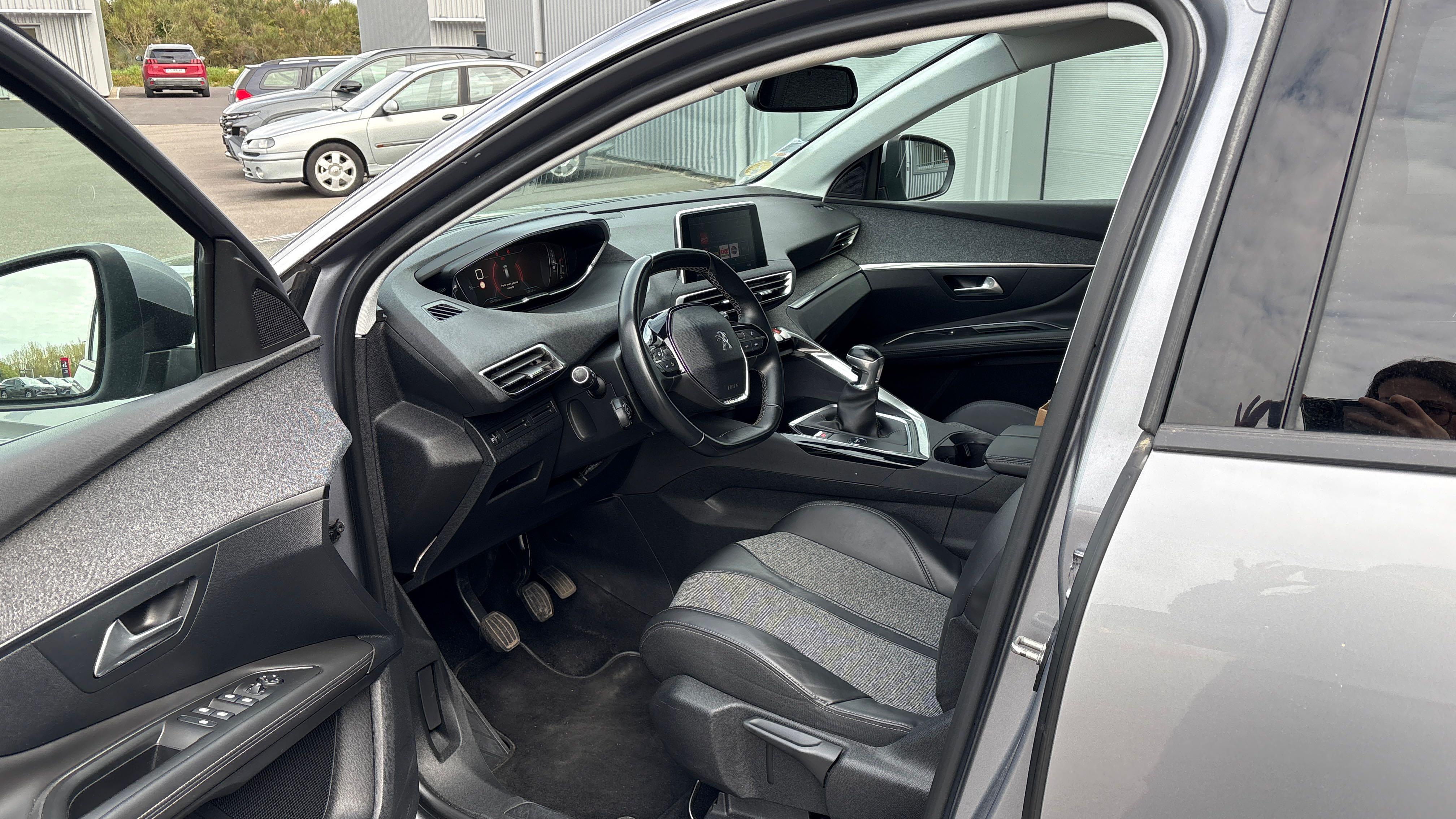 PEUGEOT 3008 BlueHDi 130ch S&S BVM6 Allure - Véhicule Occasion Océane Auto