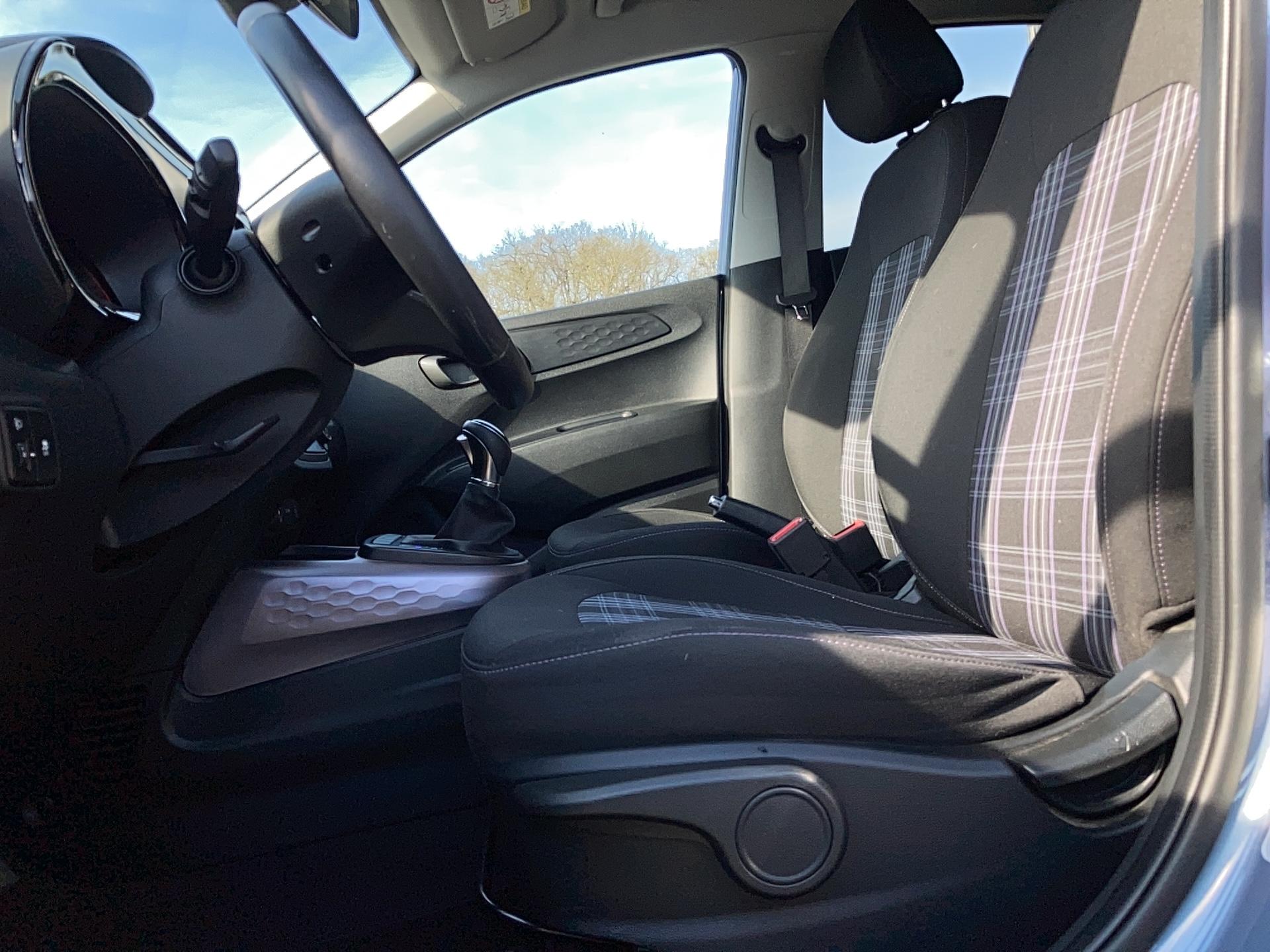 HYUNDAI i10 1.0 67 BVR Creative - Véhicule Occasion - Océane Auto HYUNDAI i10 1.0 67 BVR Creative - Véhicule Occasion Océane Auto