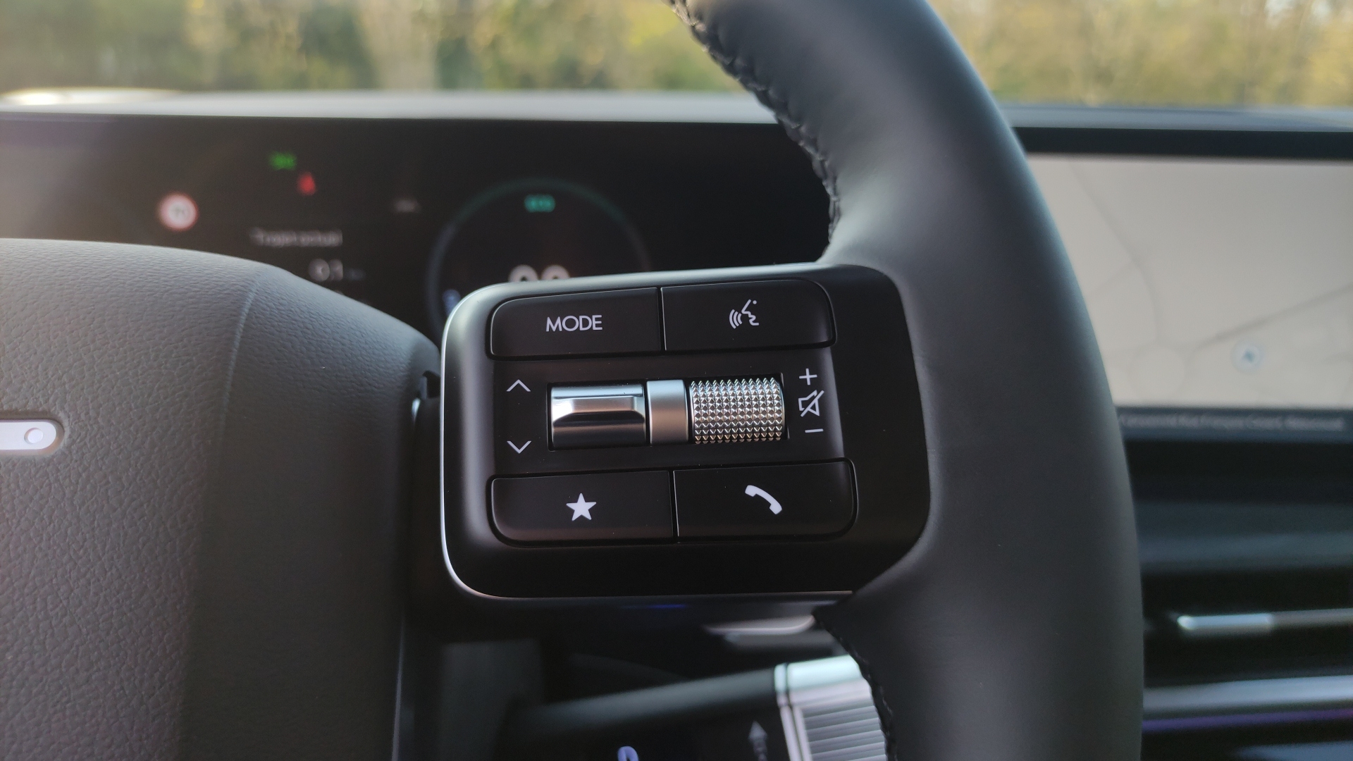 HYUNDAI Santa Fe 1.6 T-GDi Plug-in 253 HTRAC BVA6 Executive - Véhicule Occasion - Océane Auto HYUNDAI Santa Fe 1.6 T-GDi Plug-in 253 HTRAC BVA6 Executive - Véhicule Occasion Océane Auto