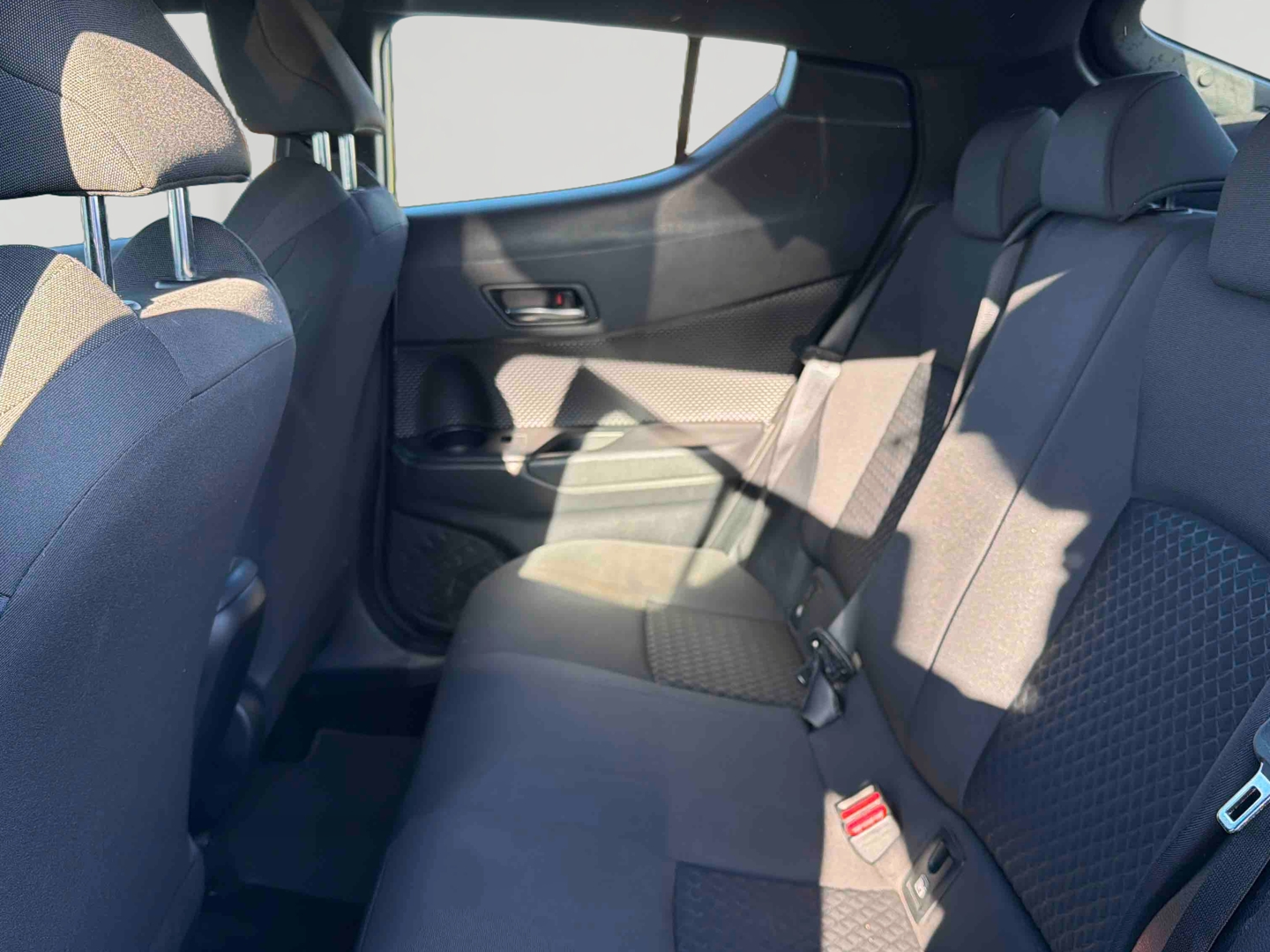 TOYOTA C-HR Hybride 1.8L Dynamic - Véhicule Occasion Océane Auto