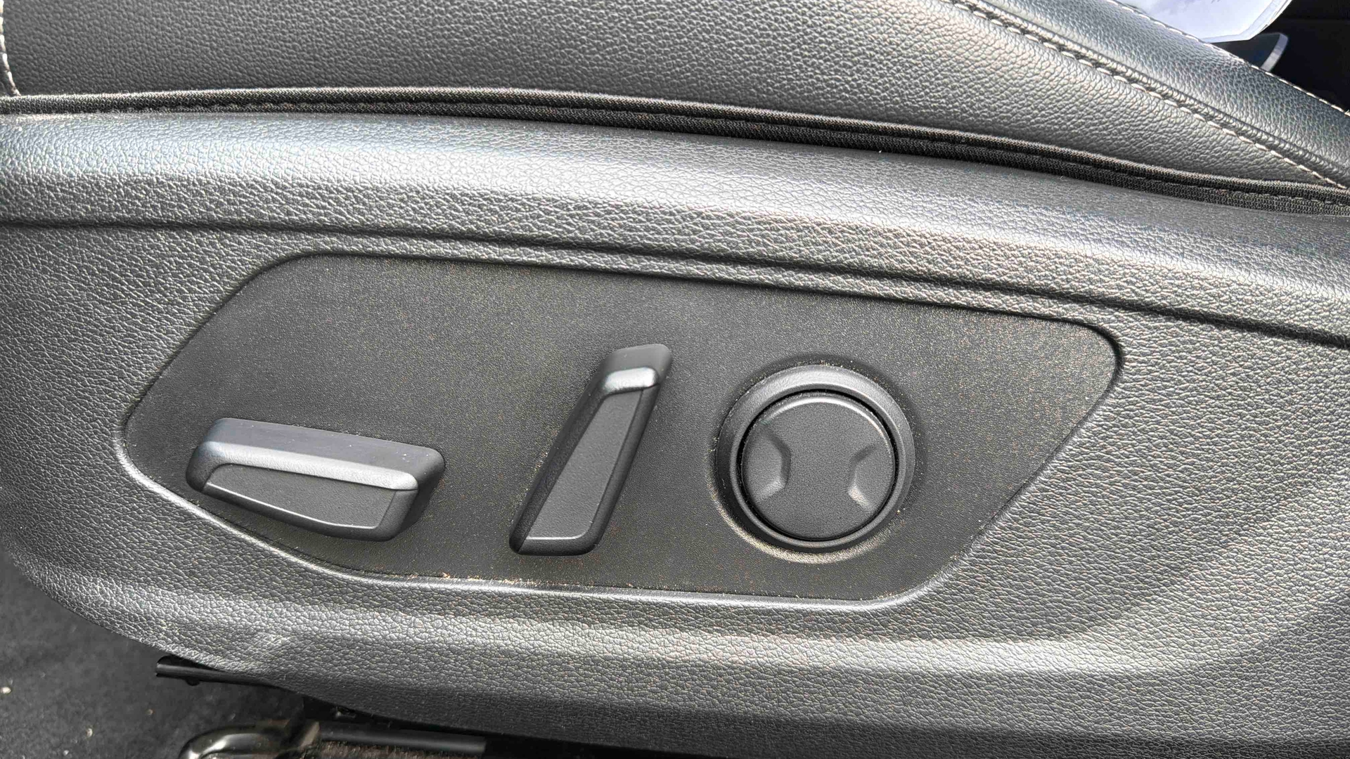 KIA Sportage 1.6 T-GDi 230ch ISG Hybride BVA6 4x2 Design - Véhicule Occasion Océane Auto