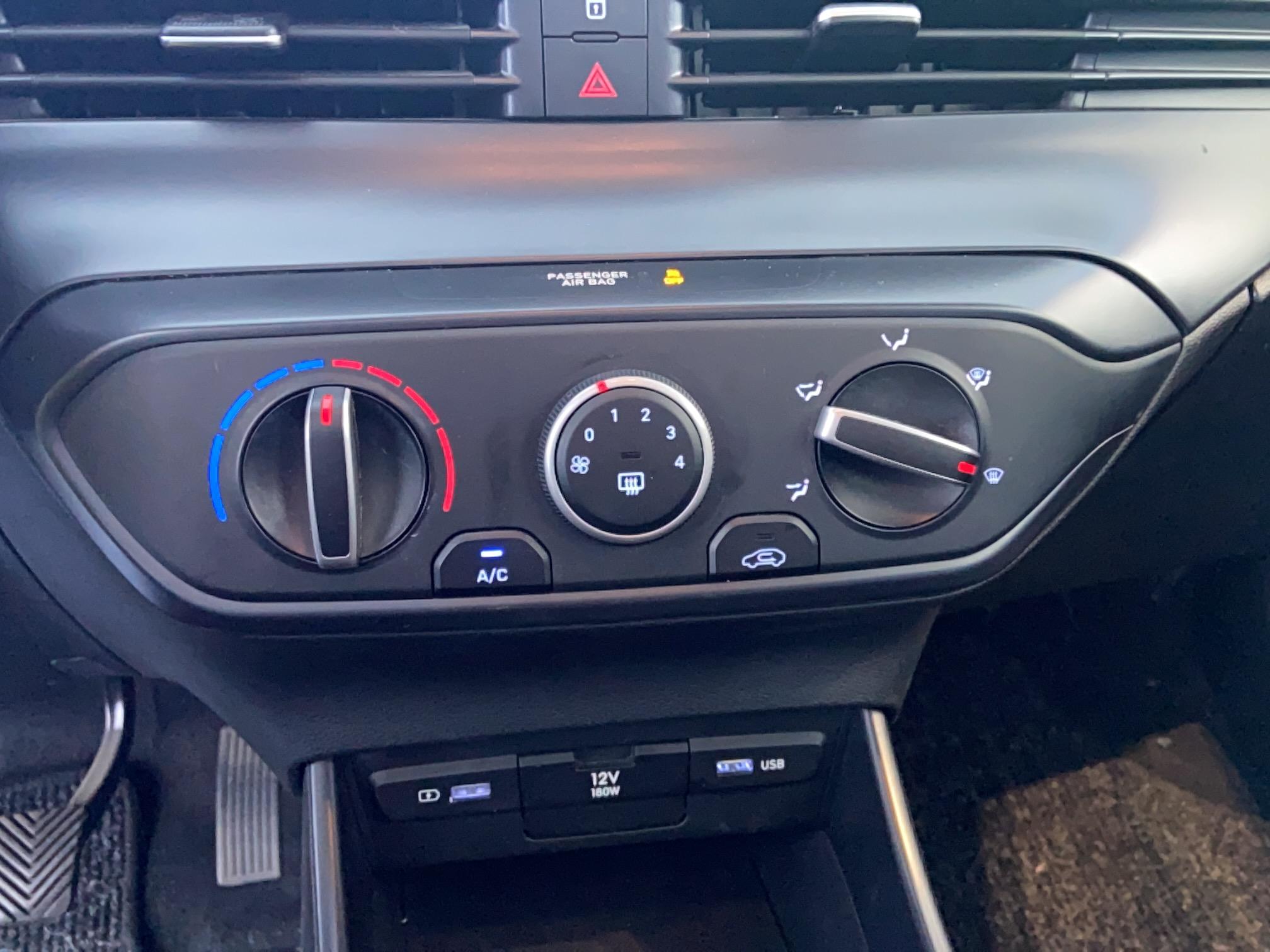 HYUNDAI Bayon 1.2 84 Initia - Véhicule Occasion - Océane Auto HYUNDAI Bayon 1.2 84 Initia - Véhicule Occasion Océane Auto