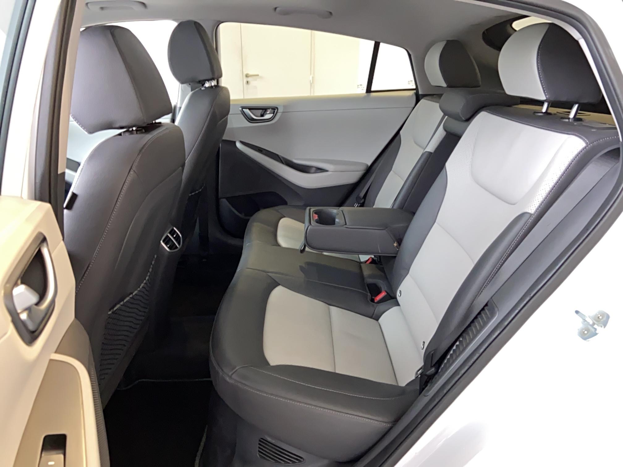 HYUNDAI Ioniq Plug-in 141 ch Executive - Véhicule Occasion - Océane Auto HYUNDAI Ioniq Plug-in 141 ch Executive - Véhicule Occasion Océane Auto