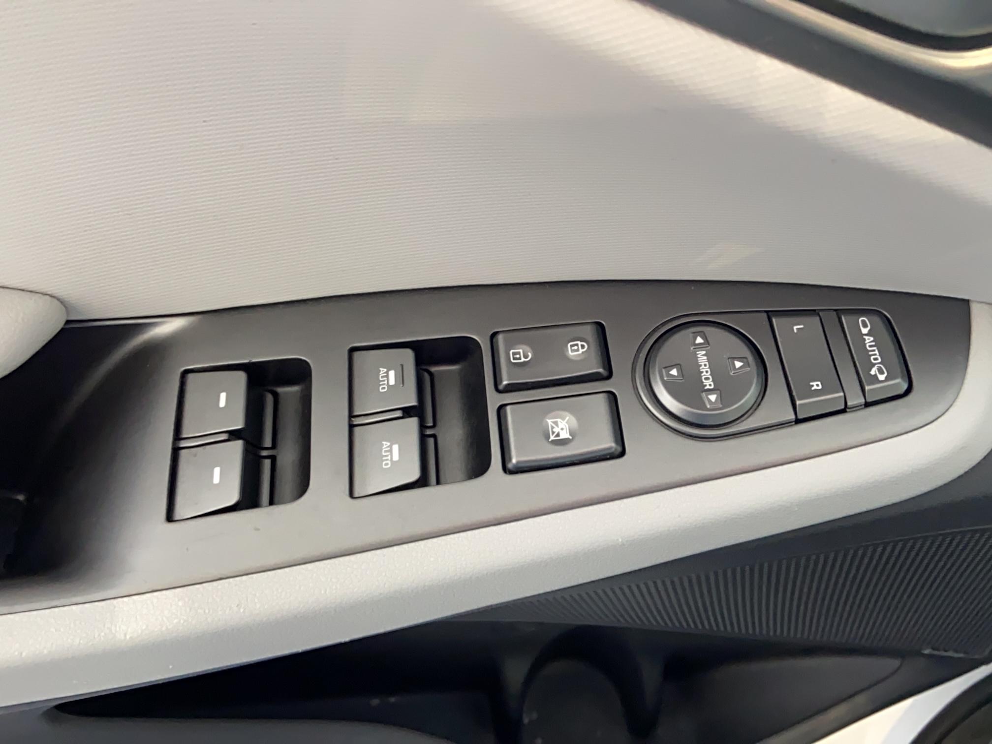 HYUNDAI Ioniq Plug-in 141 ch Executive - Véhicule Occasion - Océane Auto HYUNDAI Ioniq Plug-in 141 ch Executive - Véhicule Occasion Océane Auto