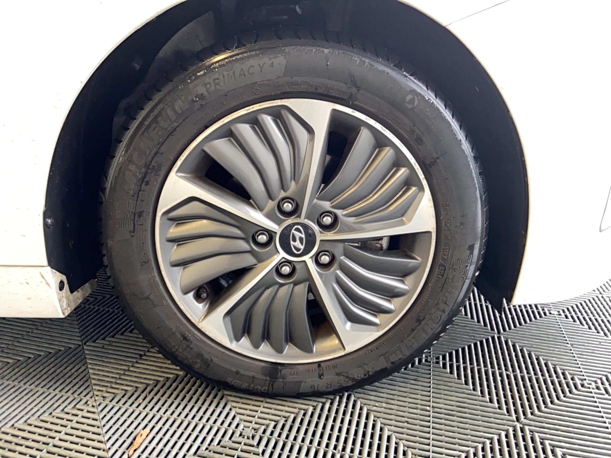 HYUNDAI Ioniq Plug-in 141 ch Executive - Véhicule Occasion - Océane Auto HYUNDAI Ioniq Plug-in 141 ch Executive - Véhicule Occasion Océane Auto