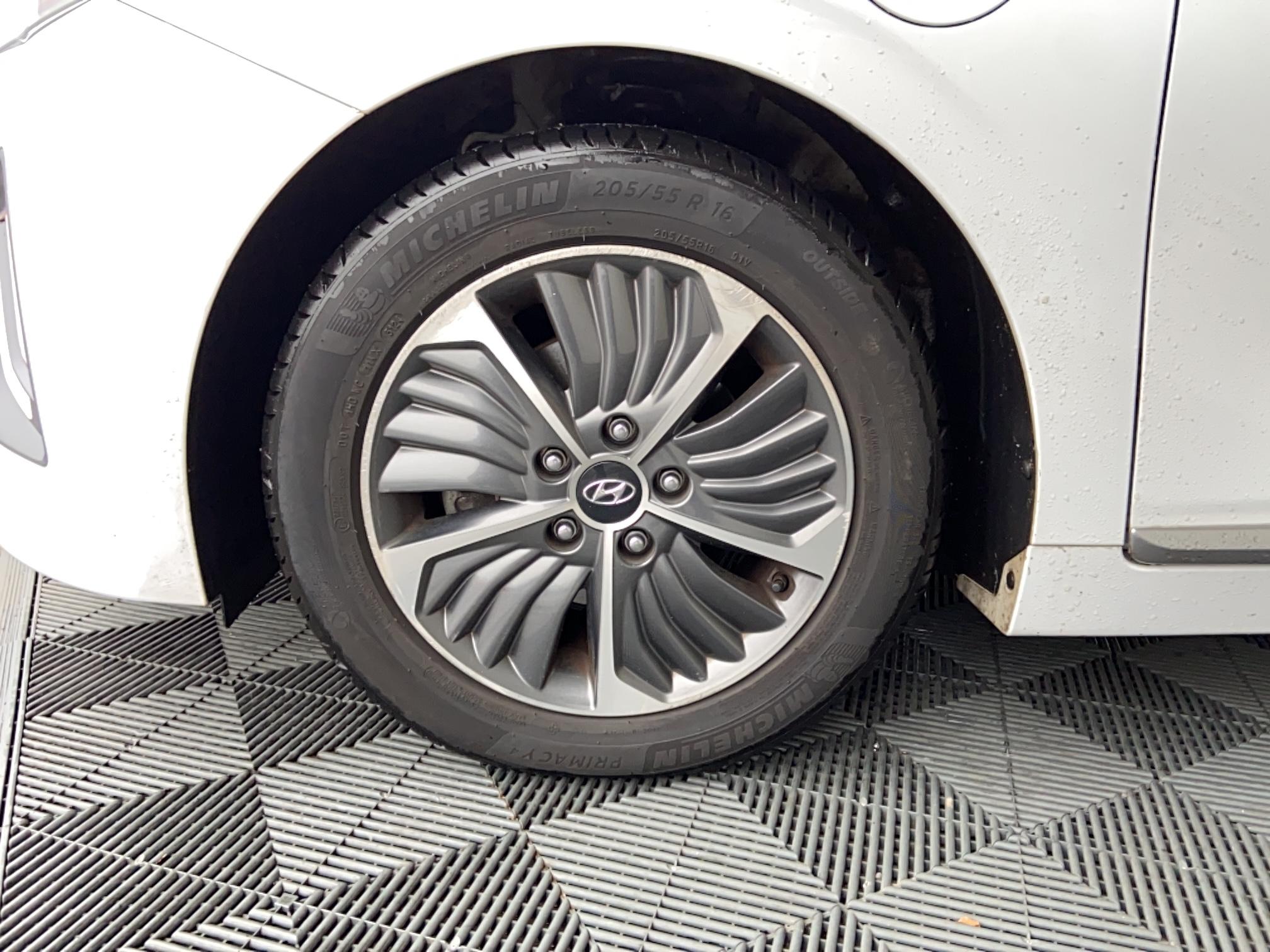 HYUNDAI Ioniq Plug-in 141 ch Executive - Véhicule Occasion - Océane Auto HYUNDAI Ioniq Plug-in 141 ch Executive - Véhicule Occasion Océane Auto