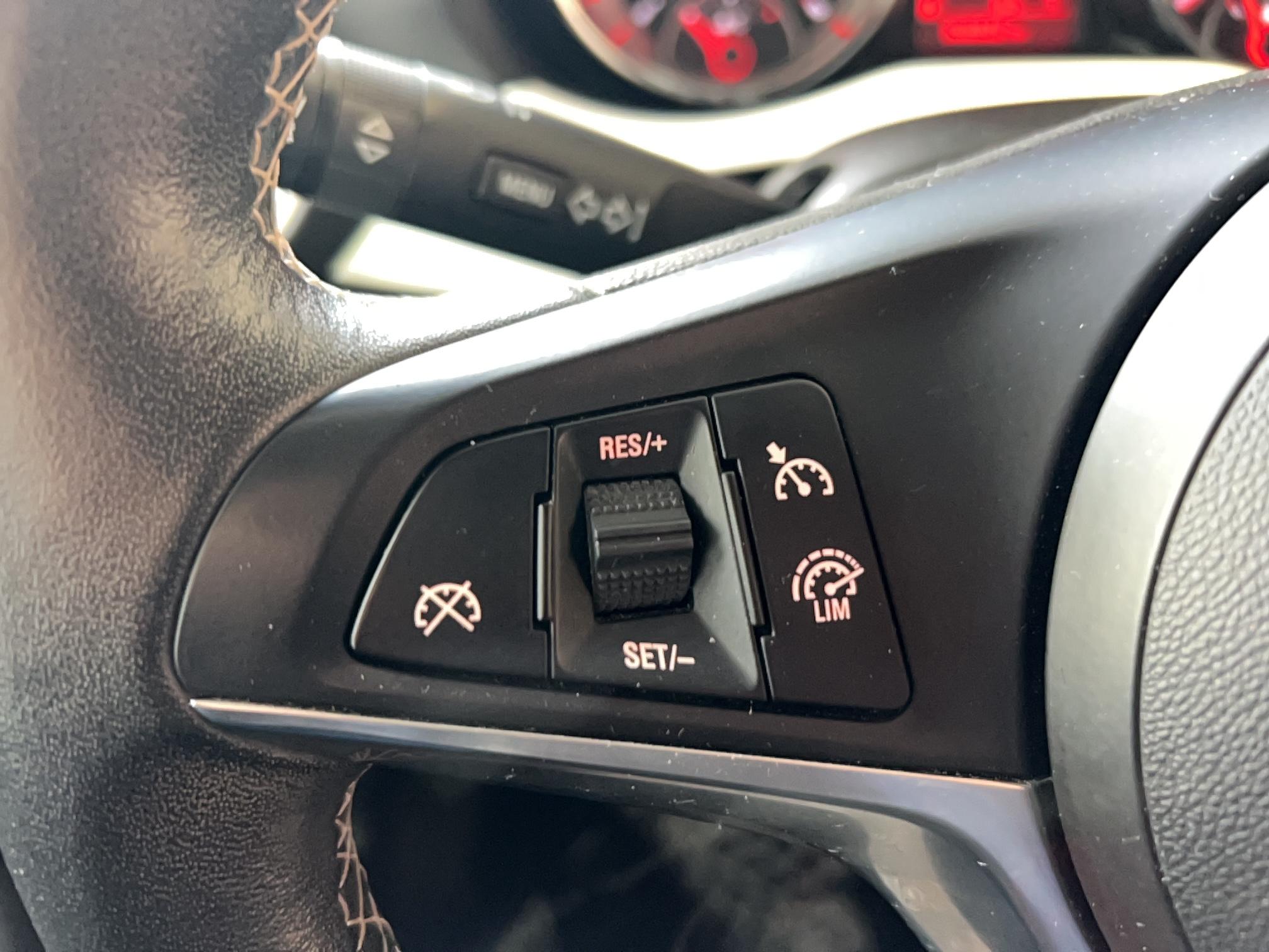 OPEL Adam Rocks 1.4 Twinport 87 ch S/S Swingtop - Véhicule Occasion Océane Auto