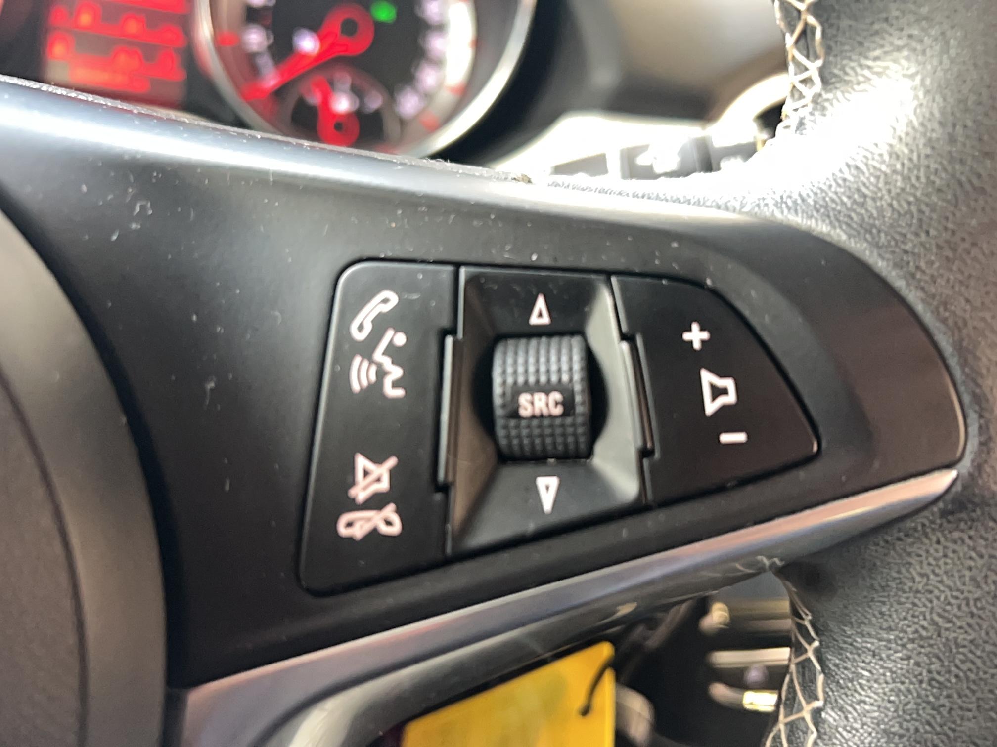 OPEL Adam Rocks 1.4 Twinport 87 ch S/S Swingtop - Véhicule Occasion Océane Auto