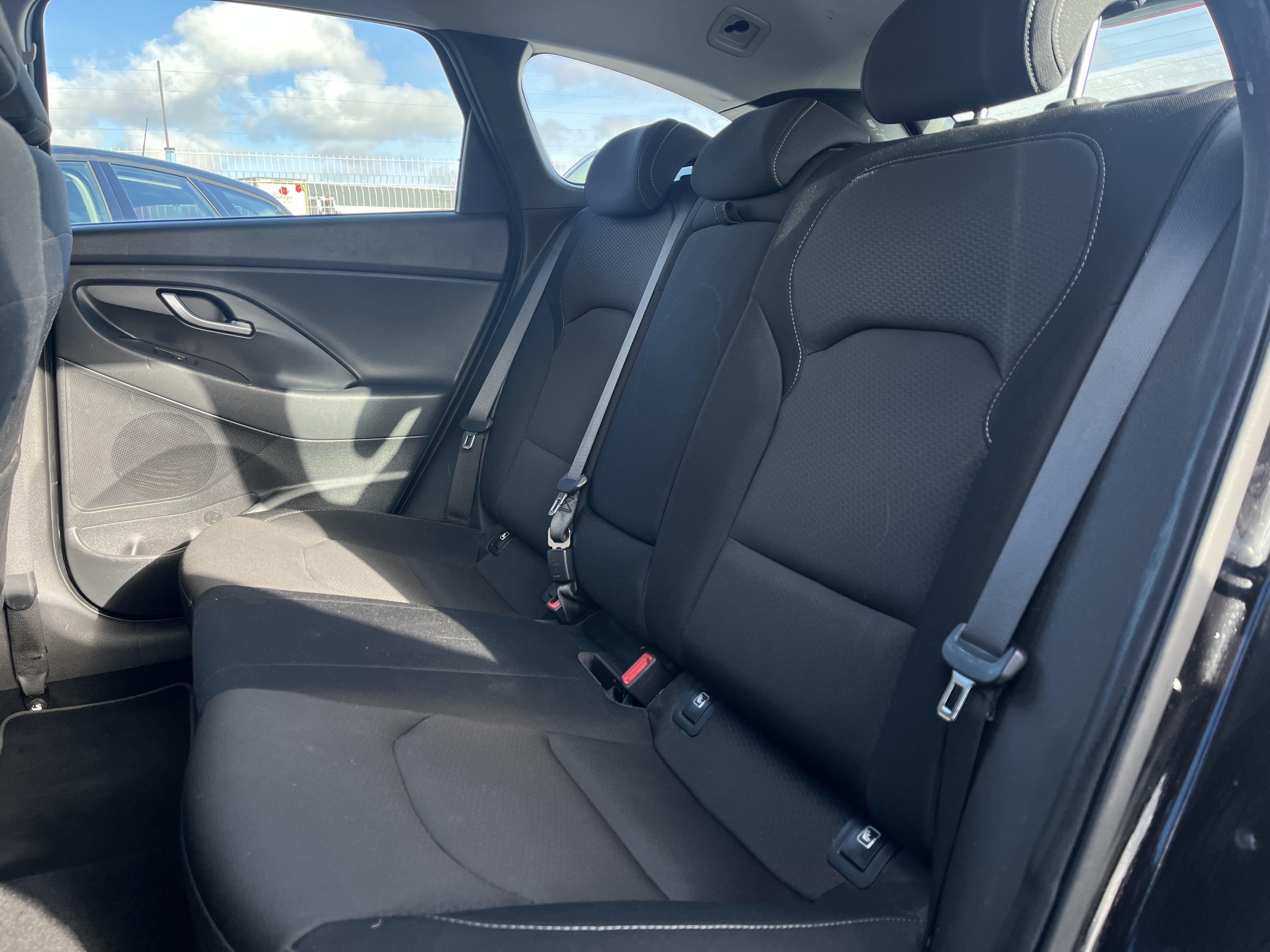 HYUNDAI i30 SW 1.6 CRDi 115 DCT-7 Business - Véhicule Occasion Océane Auto