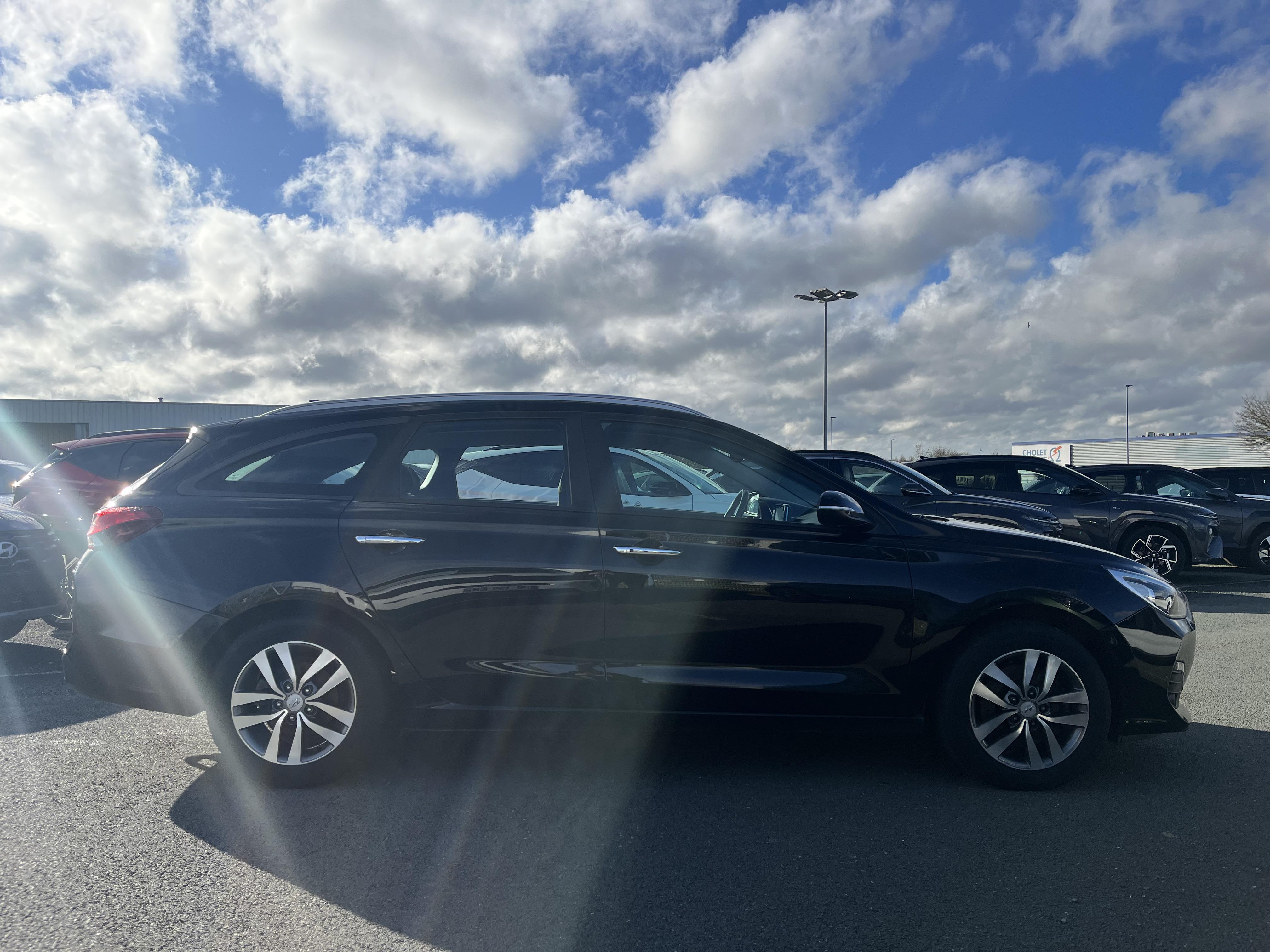 HYUNDAI i30 SW 1.6 CRDi 115 DCT-7 Business - Véhicule Occasion Océane Auto