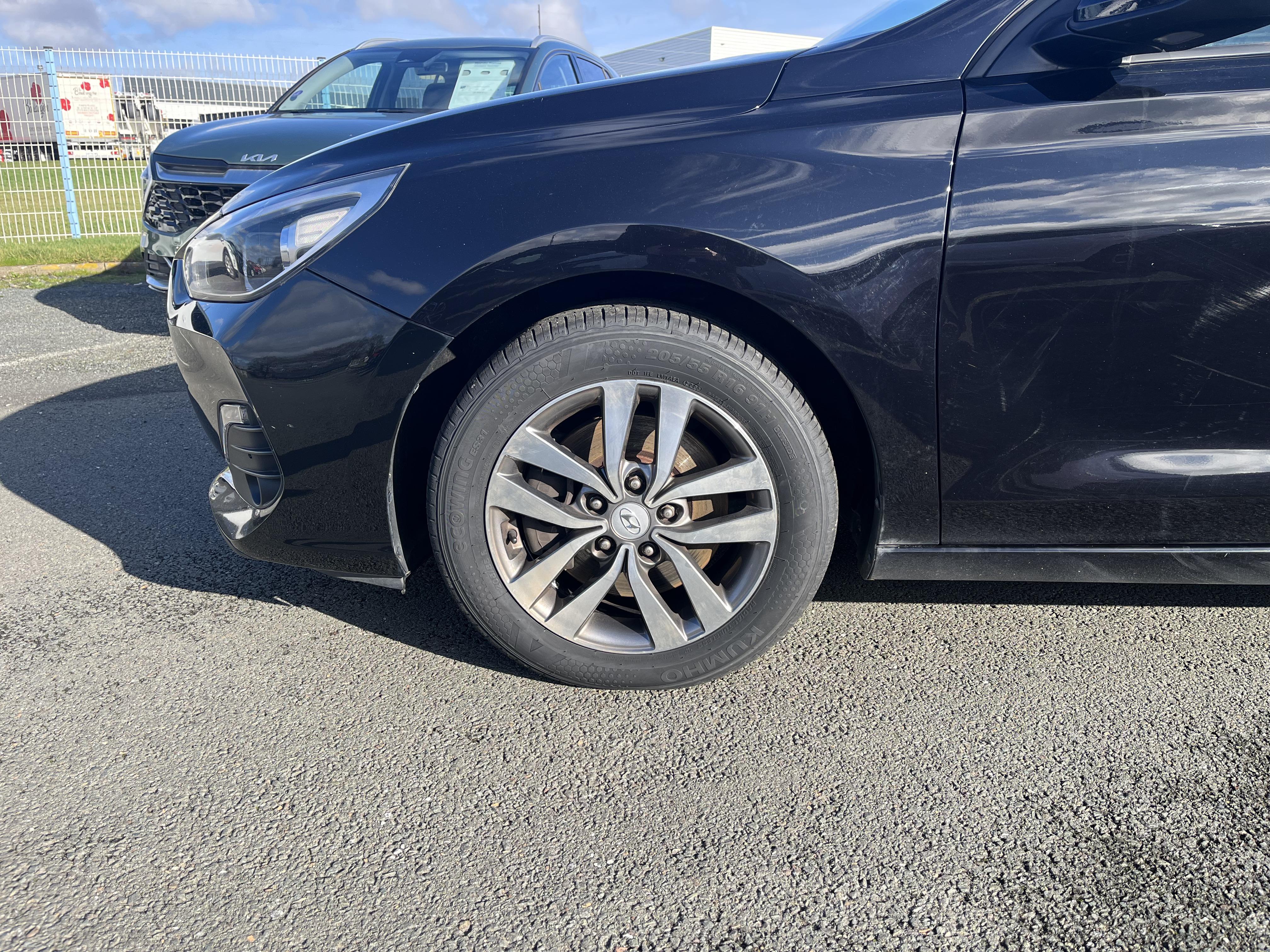 HYUNDAI i30 SW 1.6 CRDi 115 DCT-7 Business - Véhicule Occasion Océane Auto