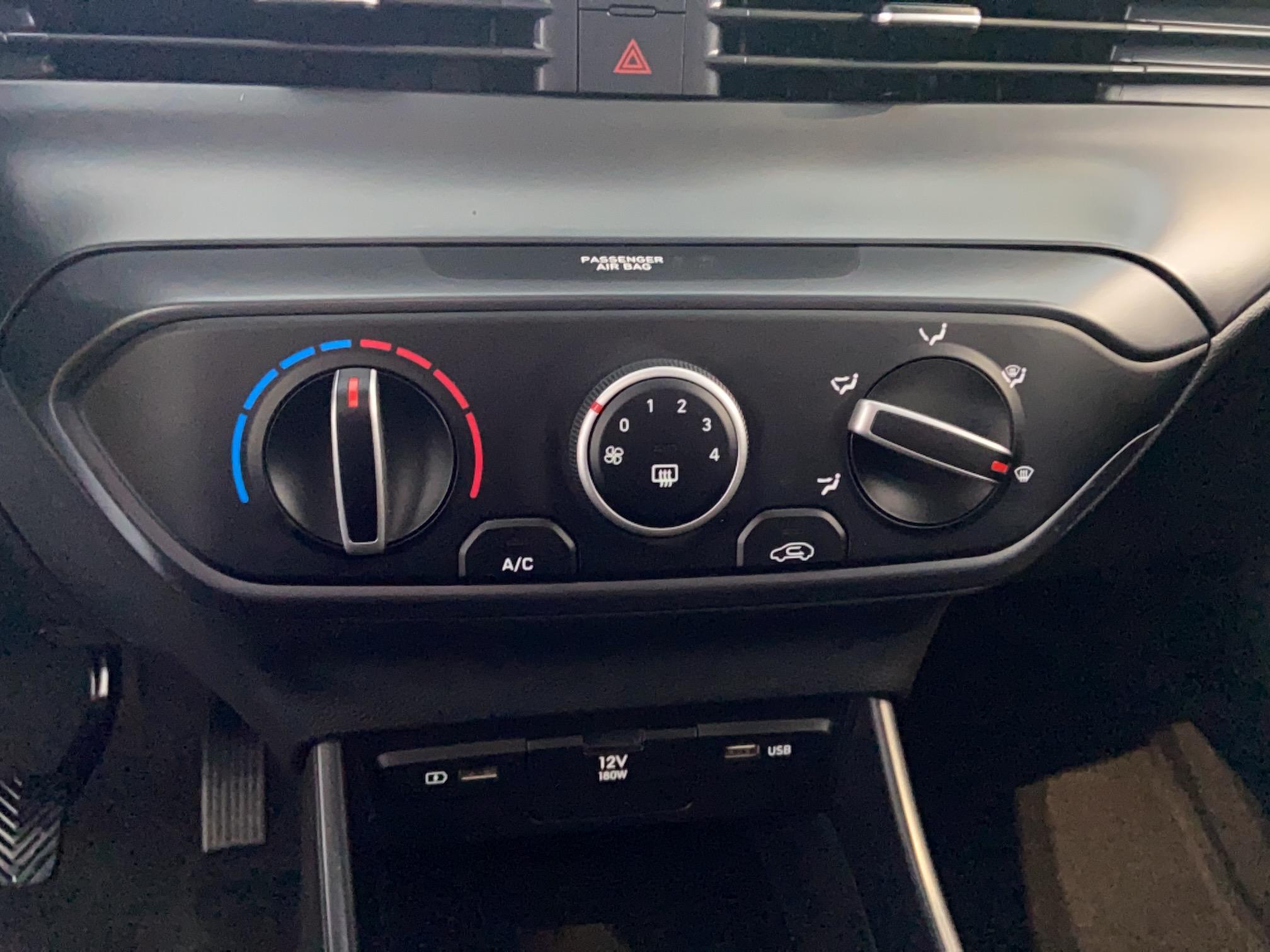 HYUNDAI Bayon 1.2 84 Initia - Véhicule Occasion - Océane Auto HYUNDAI Bayon 1.2 84 Initia - Véhicule Occasion Océane Auto