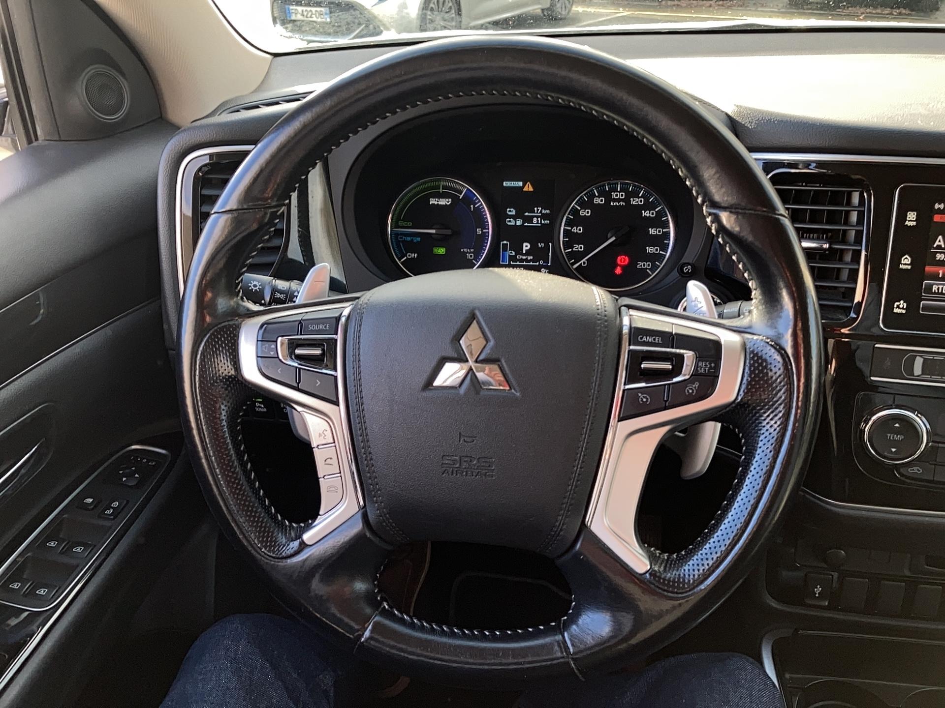 MITSUBISHI Outlander 2.4l PHEV Twin Motor 4WD Invite - Véhicule Occasion Océane Auto