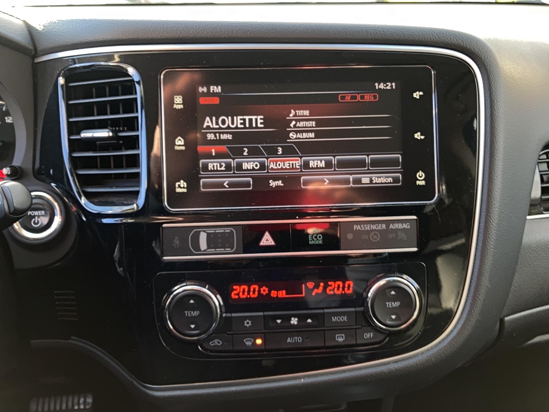 MITSUBISHI Outlander 2.4l PHEV Twin Motor 4WD Invite - Véhicule Occasion Océane Auto