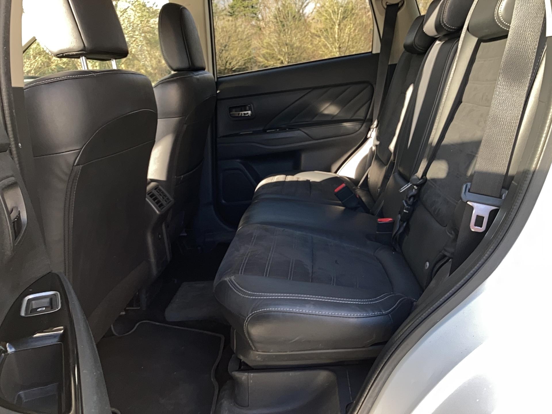 MITSUBISHI Outlander 2.4l PHEV Twin Motor 4WD Invite - Véhicule Occasion Océane Auto