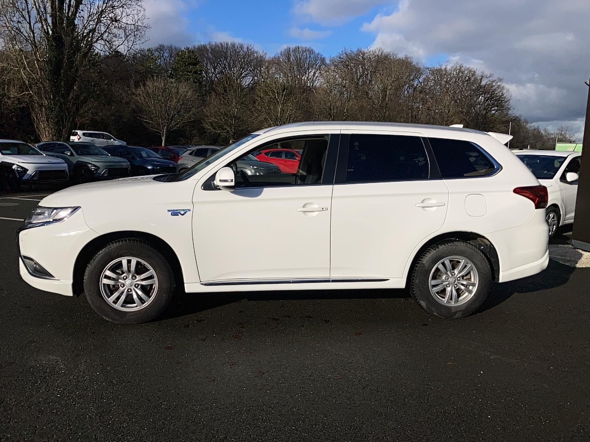 MITSUBISHI Outlander 2.4l PHEV Twin Motor 4WD Invite - Véhicule Occasion Océane Auto