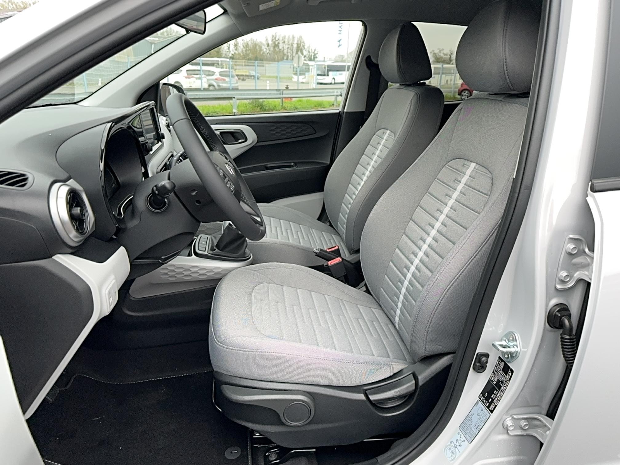 HYUNDAI i10 1.0 63 ECO Creative - Véhicule Occasion Océane Auto