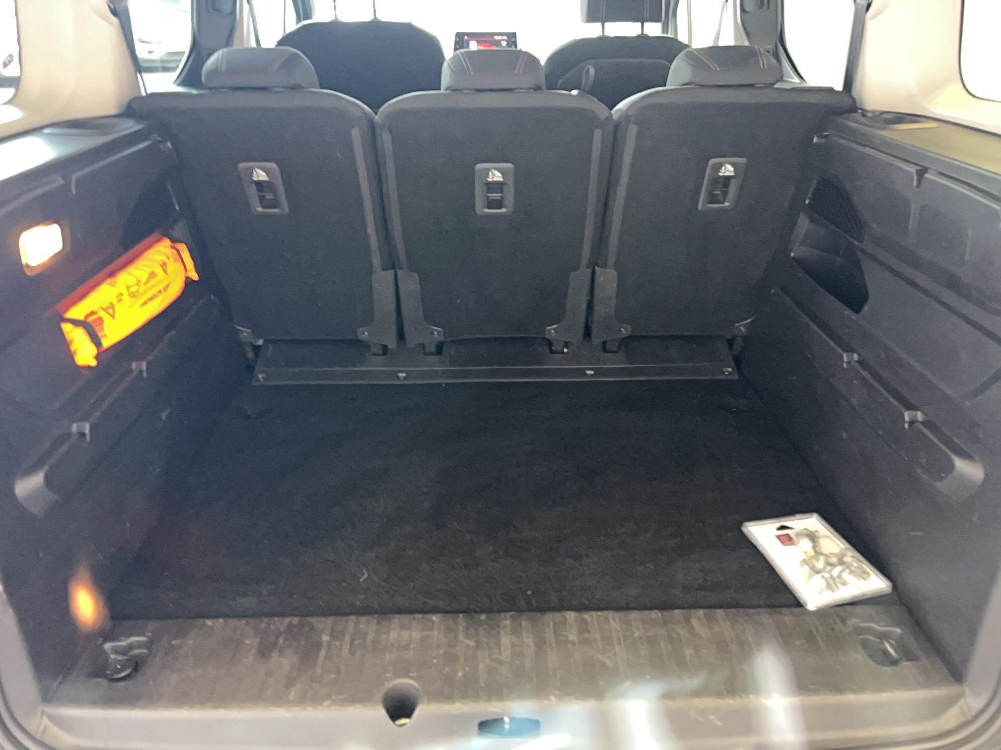 PEUGEOT Rifter Standard BlueHDi 130 S&S EAT8 GT Line - Véhicule Occasion - Océane Auto PEUGEOT Rifter Standard BlueHDi 130 S&S EAT8 GT Line - Véhicule Occasion Océane Auto