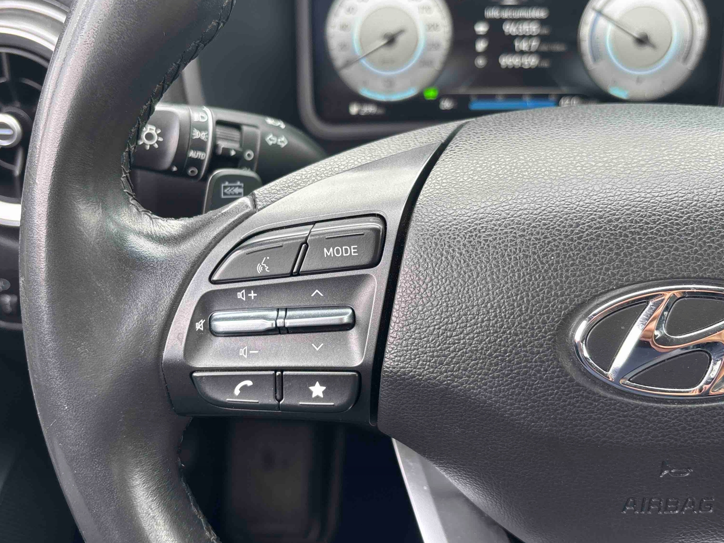 HYUNDAI Kona Electrique 39 kWh - 136 ch Intuitive - Véhicule Occasion - Océane Auto HYUNDAI Kona Electrique 39 kWh - 136 ch Intuitive - Véhicule Occasion Océane Auto