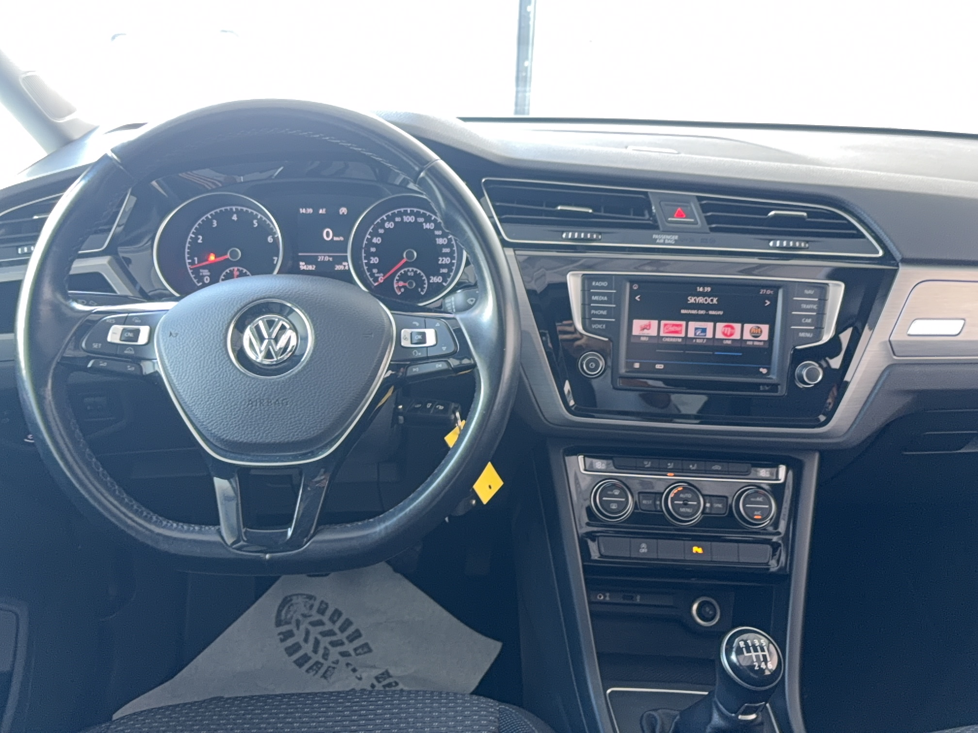VOLKSWAGEN Touran 1.4 TSI 150 BMT 5pl Carat - Véhicule Occasion - Océane Auto VOLKSWAGEN Touran 1.4 TSI 150 BMT 5pl Carat - Véhicule Occasion Océane Auto