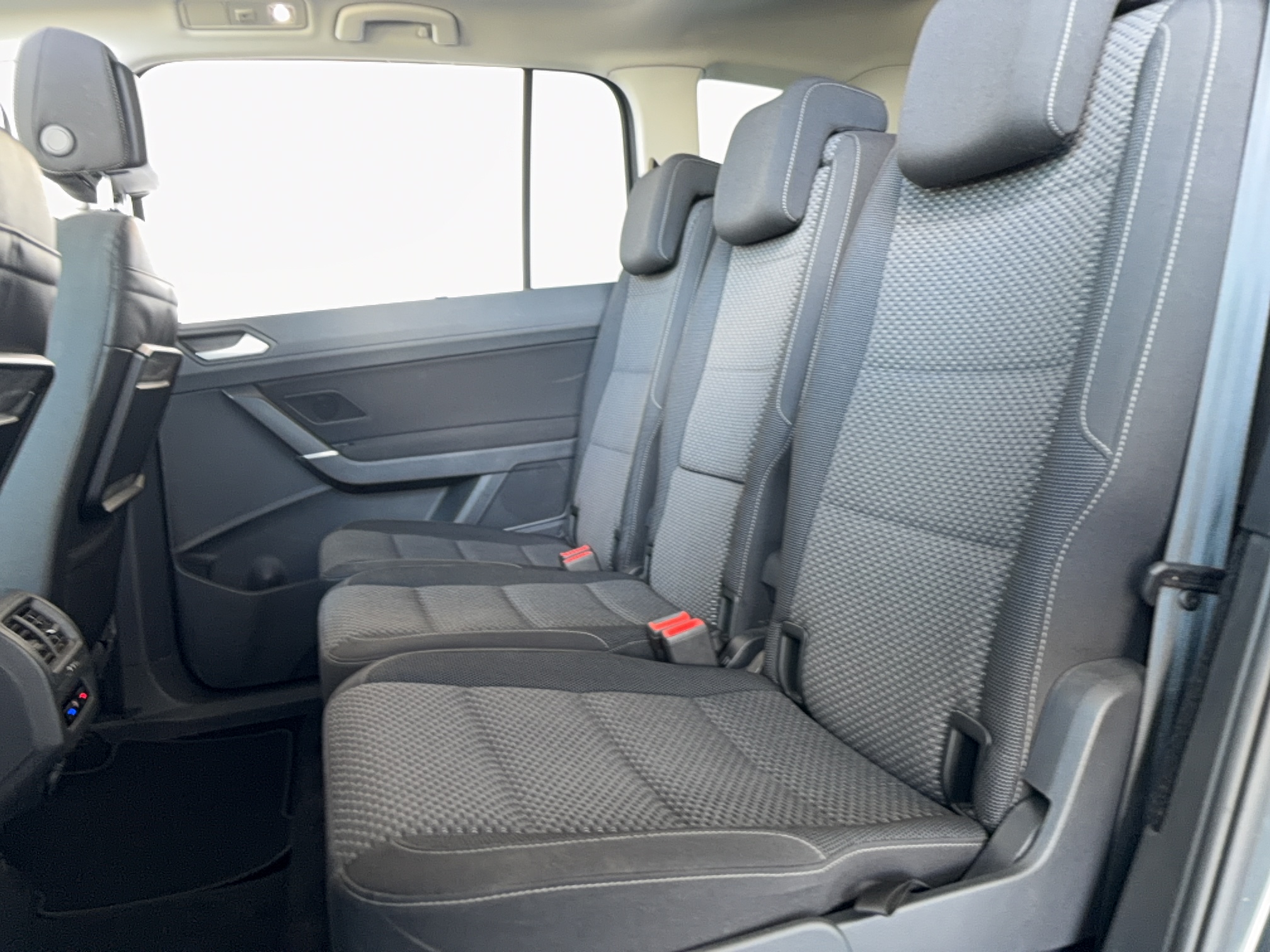 VOLKSWAGEN Touran 1.4 TSI 150 BMT 5pl Carat - Véhicule Occasion - Océane Auto VOLKSWAGEN Touran 1.4 TSI 150 BMT 5pl Carat - Véhicule Occasion Océane Auto