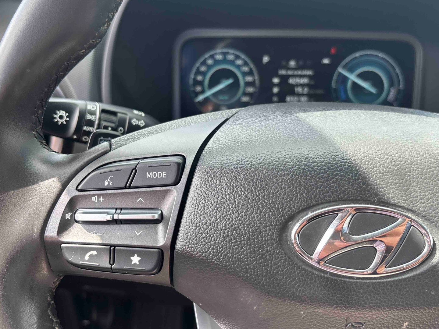 HYUNDAI Kona Electrique 39 kWh - 136 ch Intuitive - Véhicule Occasion - Océane Auto HYUNDAI Kona Electrique 39 kWh - 136 ch Intuitive - Véhicule Occasion Océane Auto