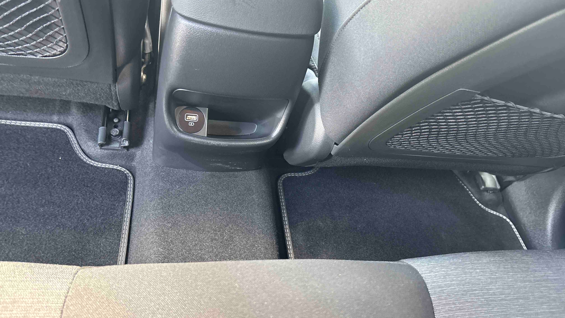 HYUNDAI Kona Electrique 39 kWh - 136 ch Intuitive - Véhicule Occasion - Océane Auto HYUNDAI Kona Electrique 39 kWh - 136 ch Intuitive - Véhicule Occasion Océane Auto