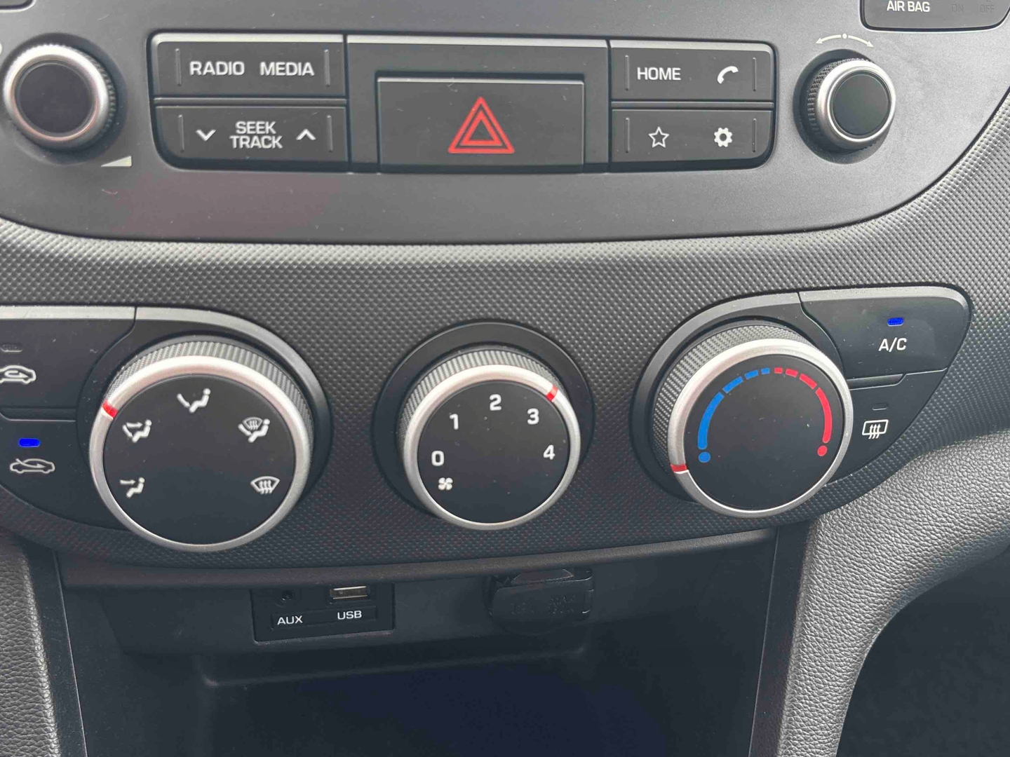 HYUNDAI i10 1.0 66 BVM5 Edition #Mondial 2019 - Véhicule Occasion - Océane Auto HYUNDAI i10 1.0 66 BVM5 Edition #Mondial 2019 - Véhicule Occasion Océane Auto