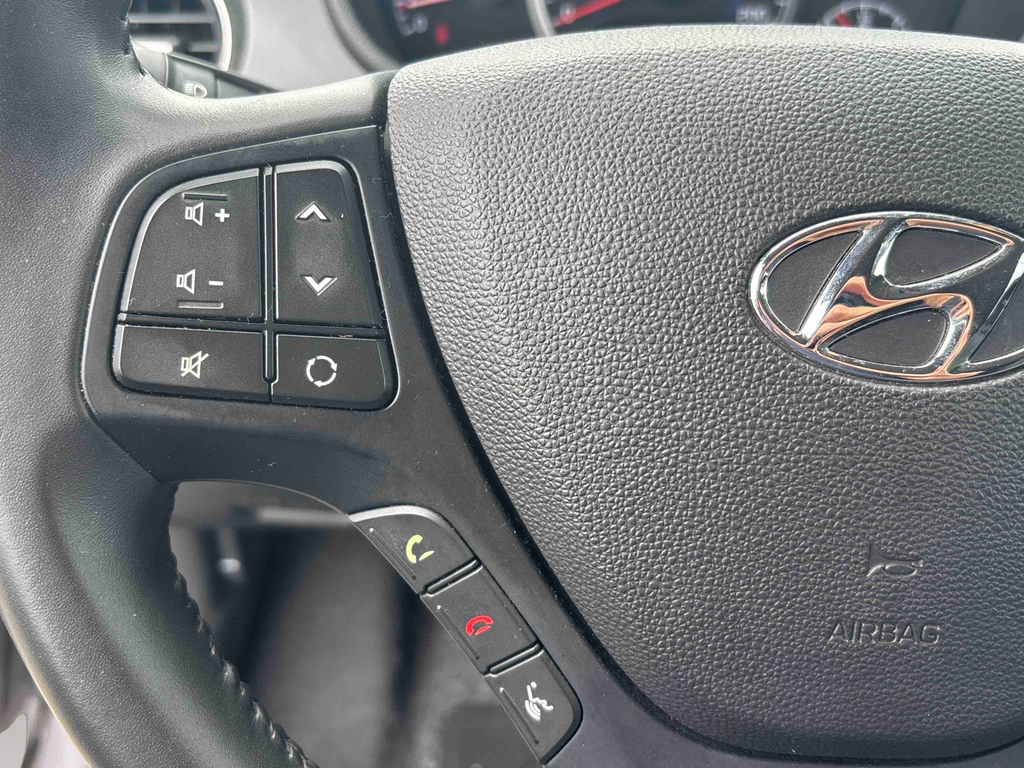 HYUNDAI i10 1.0 66 BVM5 Edition #Mondial 2019 - Véhicule Occasion - Océane Auto HYUNDAI i10 1.0 66 BVM5 Edition #Mondial 2019 - Véhicule Occasion Océane Auto