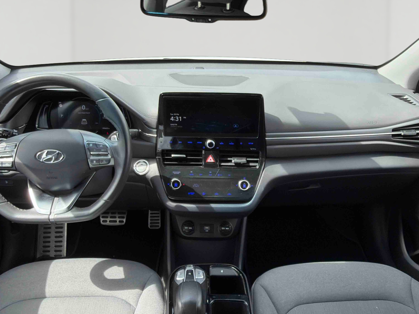 HYUNDAI Ioniq Electric 136 ch Creative - Véhicule Occasion - Océane Auto HYUNDAI Ioniq Electric 136 ch Creative - Véhicule Occasion Océane Auto