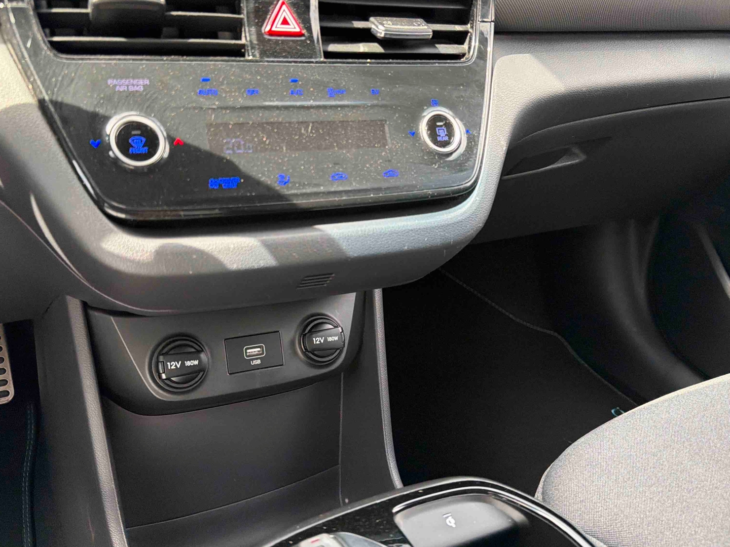 HYUNDAI Ioniq Electric 136 ch Creative - Véhicule Occasion - Océane Auto HYUNDAI Ioniq Electric 136 ch Creative - Véhicule Occasion Océane Auto