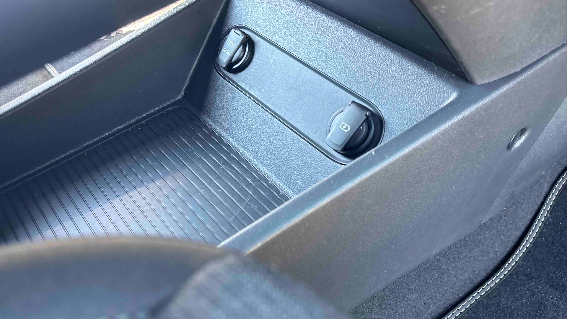 HYUNDAI Kona Electrique 39 kWh - 136 ch Intuitive - Véhicule Occasion - Océane Auto HYUNDAI Kona Electrique 39 kWh - 136 ch Intuitive - Véhicule Occasion Océane Auto