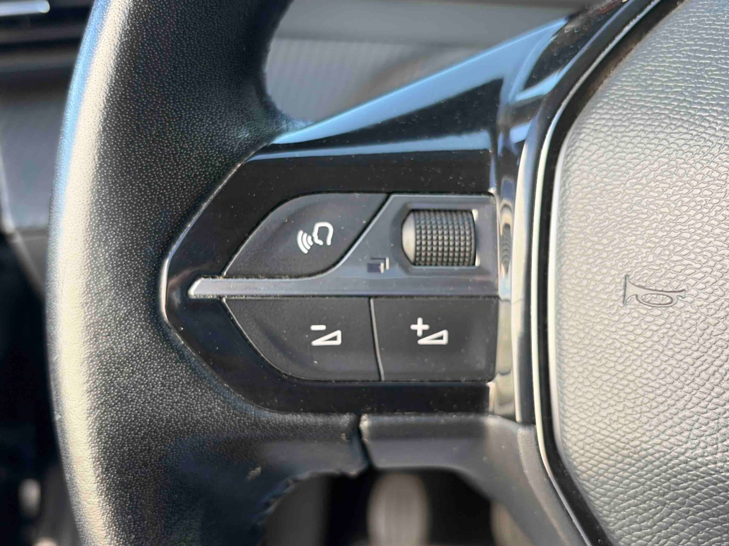 PEUGEOT 208 BlueHDi 100 S&S BVM6 Allure Business - Véhicule Occasion Océane Auto
