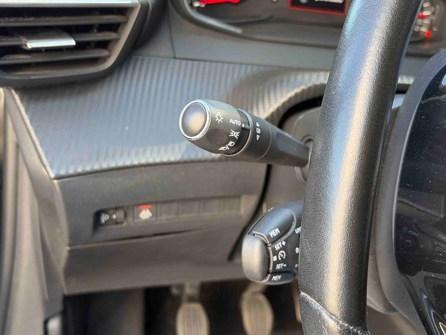 PEUGEOT 208 BlueHDi 100 S&S BVM6 Allure Business - Véhicule Occasion Océane Auto