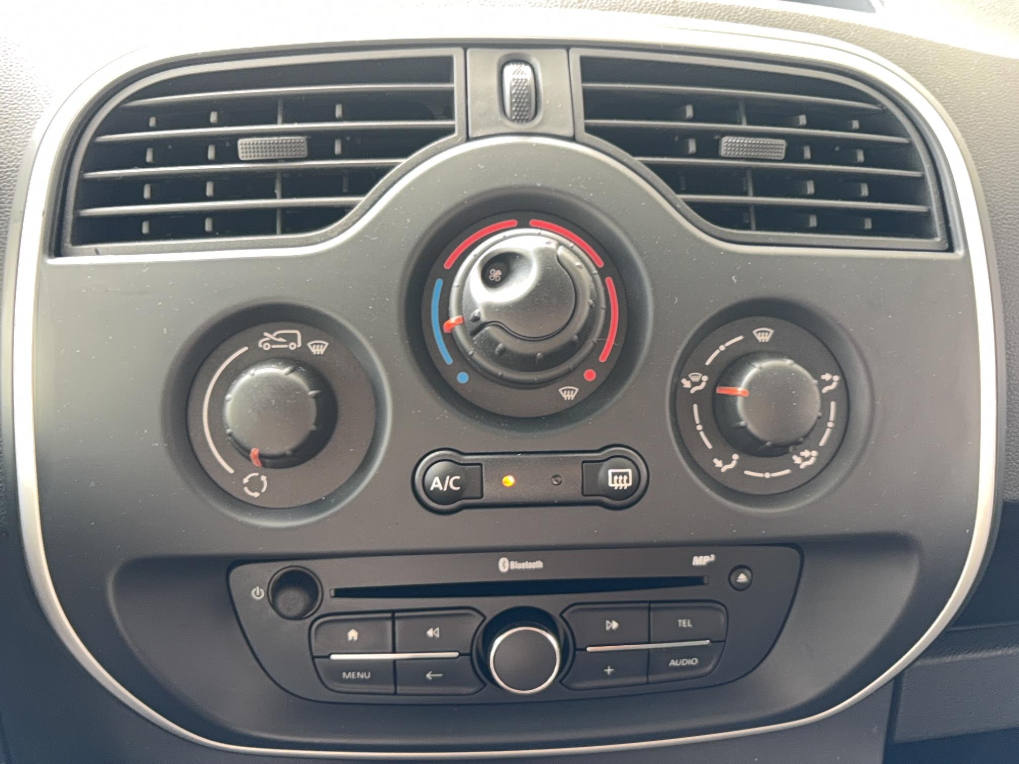 RENAULT KANGOO EXPRESS BLUE DCI 95 SL PRO+ - Véhicule Occasion - Océane Auto RENAULT KANGOO EXPRESS BLUE DCI 95 SL PRO+ - Véhicule Occasion Océane Auto