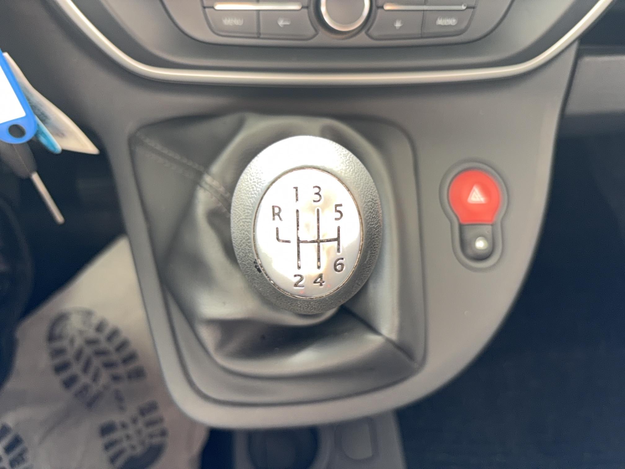 RENAULT KANGOO EXPRESS BLUE DCI 95 SL PRO+ - Véhicule Occasion - Océane Auto RENAULT KANGOO EXPRESS BLUE DCI 95 SL PRO+ - Véhicule Occasion Océane Auto