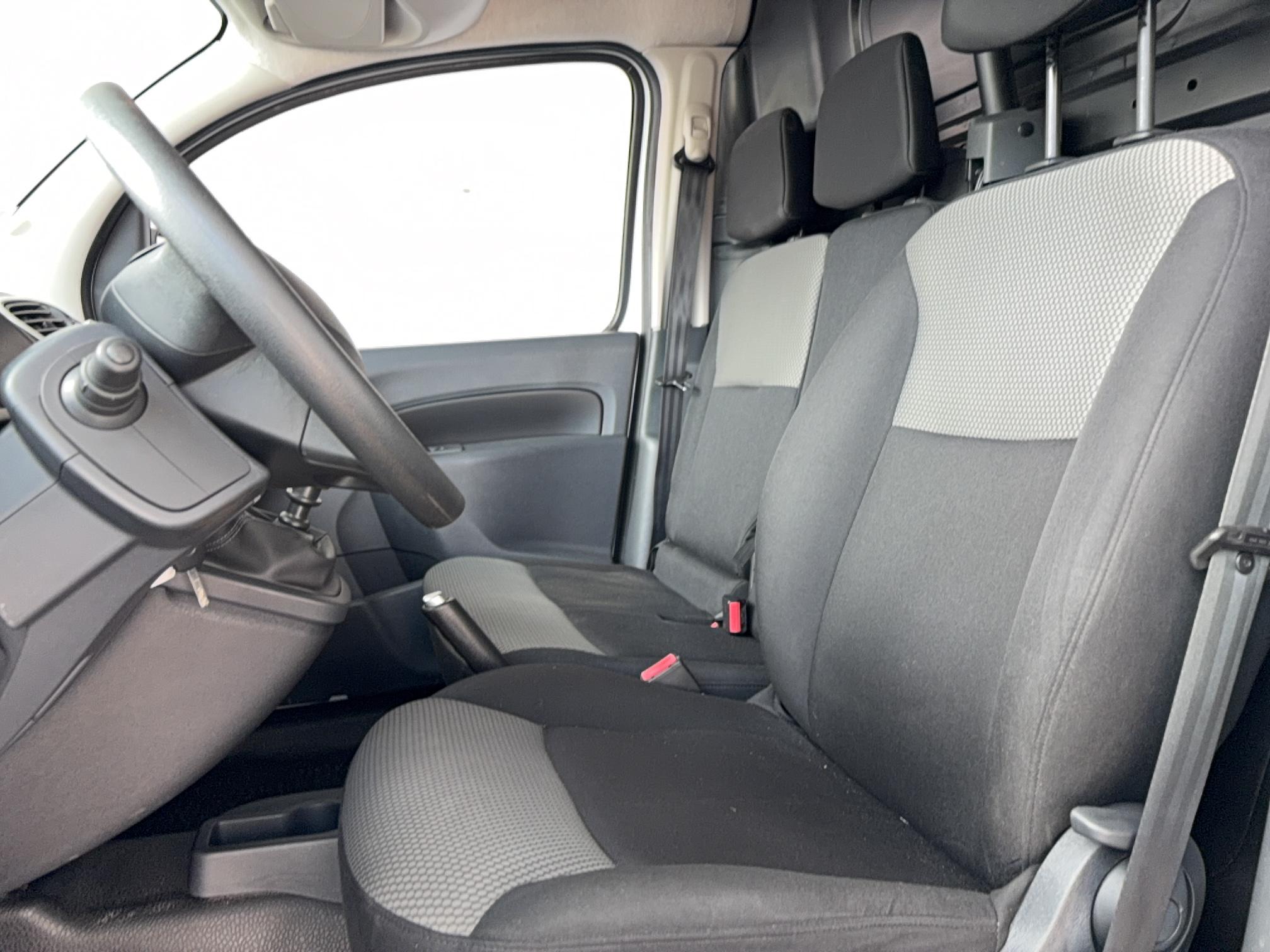 RENAULT KANGOO EXPRESS BLUE DCI 95 SL PRO+ - Véhicule Occasion - Océane Auto RENAULT KANGOO EXPRESS BLUE DCI 95 SL PRO+ - Véhicule Occasion Océane Auto