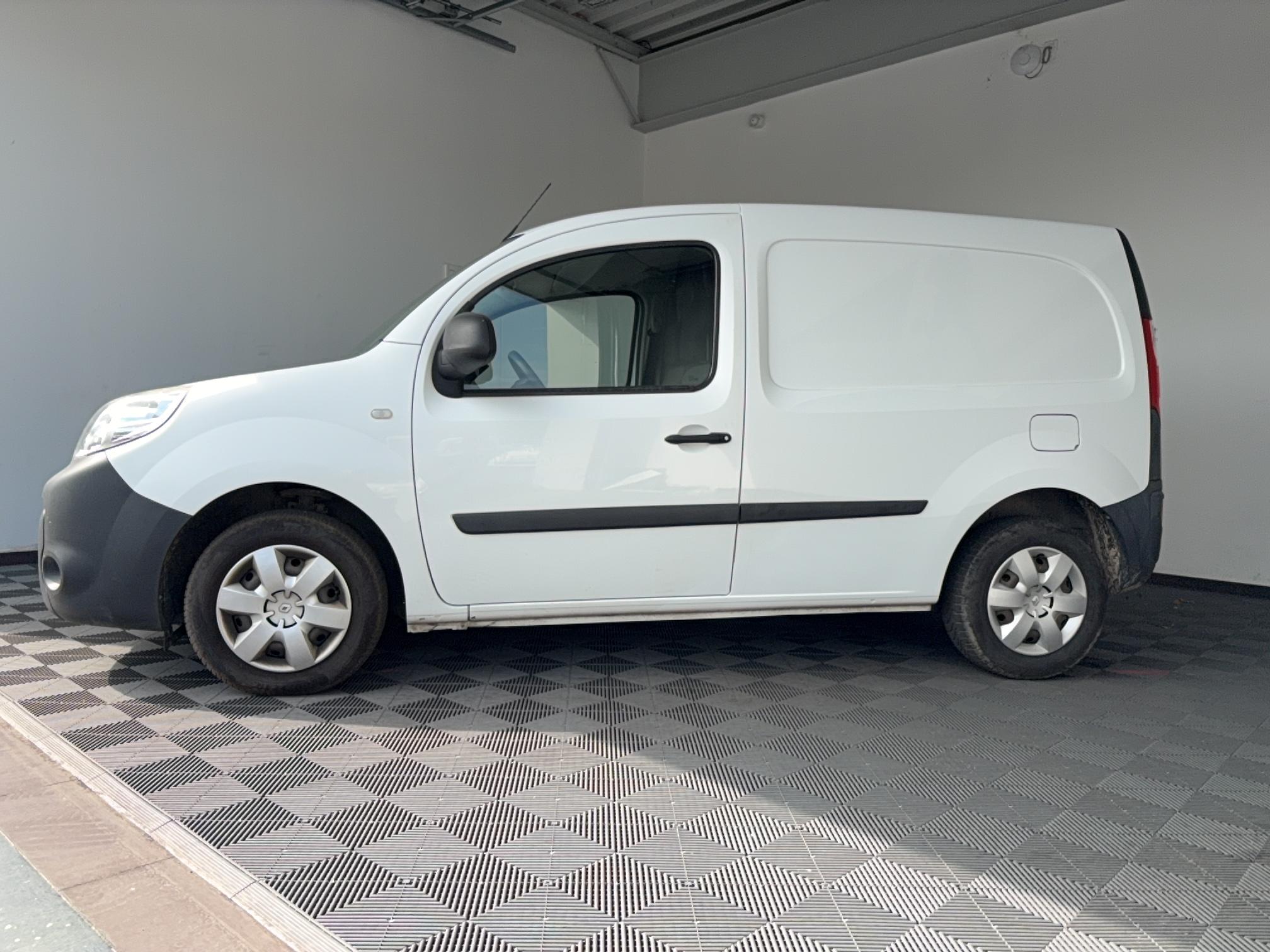 RENAULT KANGOO EXPRESS BLUE DCI 95 SL PRO+ - Véhicule Occasion - Océane Auto RENAULT KANGOO EXPRESS BLUE DCI 95 SL PRO+ - Véhicule Occasion Océane Auto