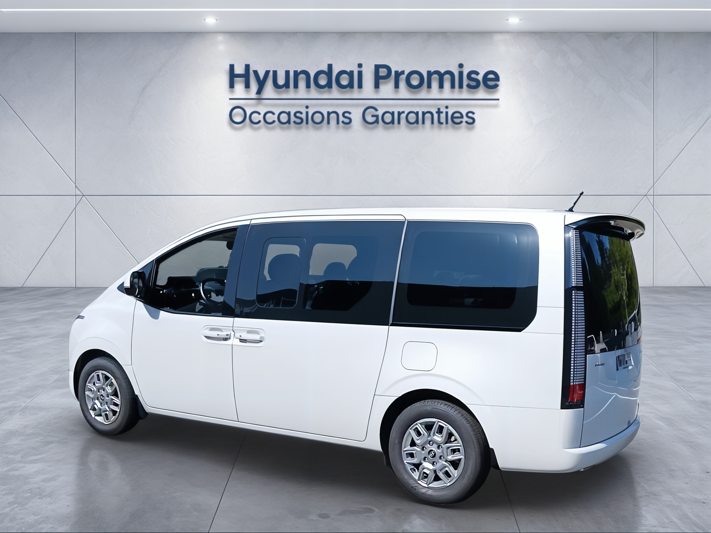 HYUNDAI Staria 1.6 T-GDI 225 Hybrid BVA6 Creative - Véhicule Occasion - Océane Auto HYUNDAI Staria 1.6 T-GDI 225 Hybrid BVA6 Creative - Véhicule Occasion Océane Auto